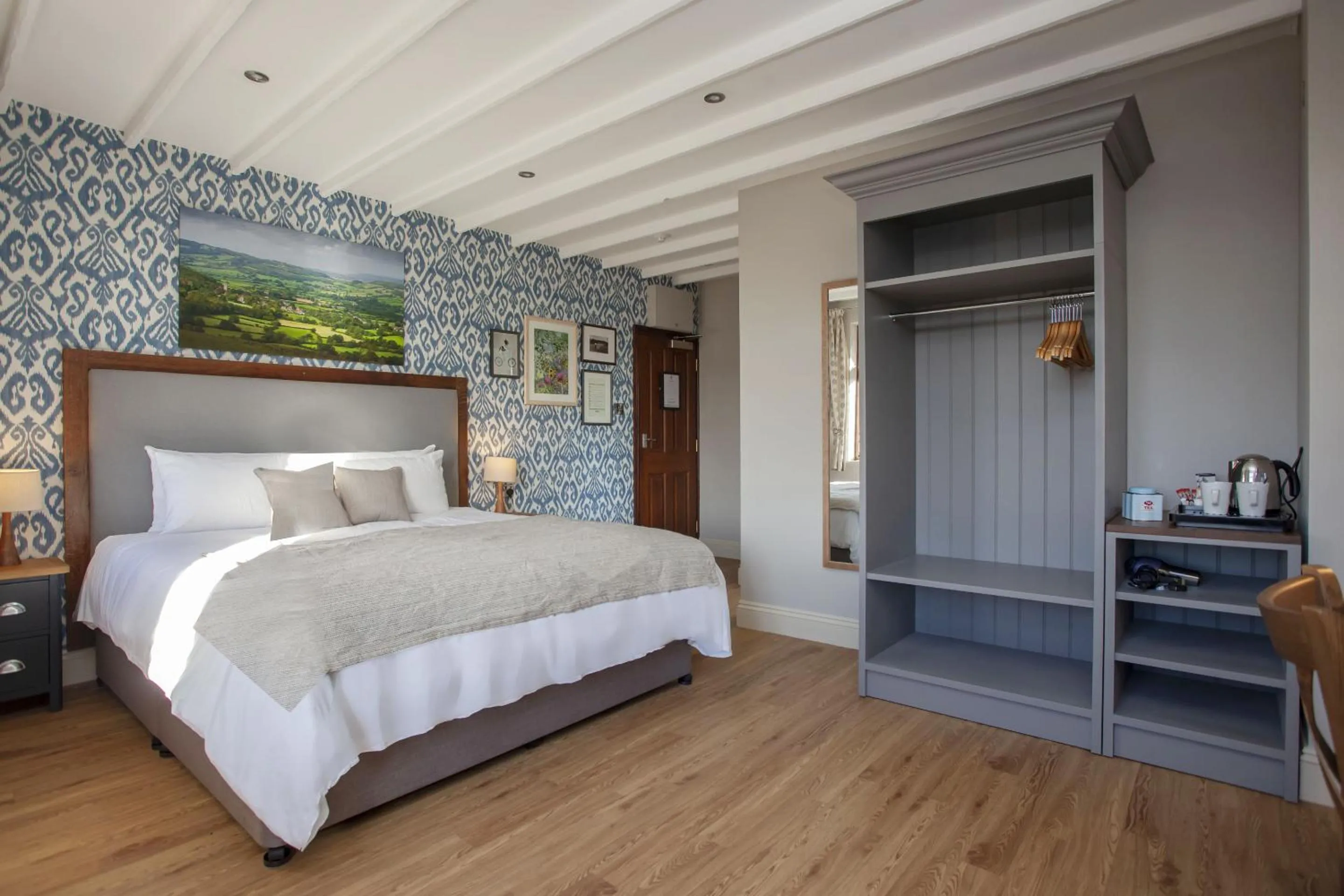 Bedroom, Bed in The Woodborough Inn