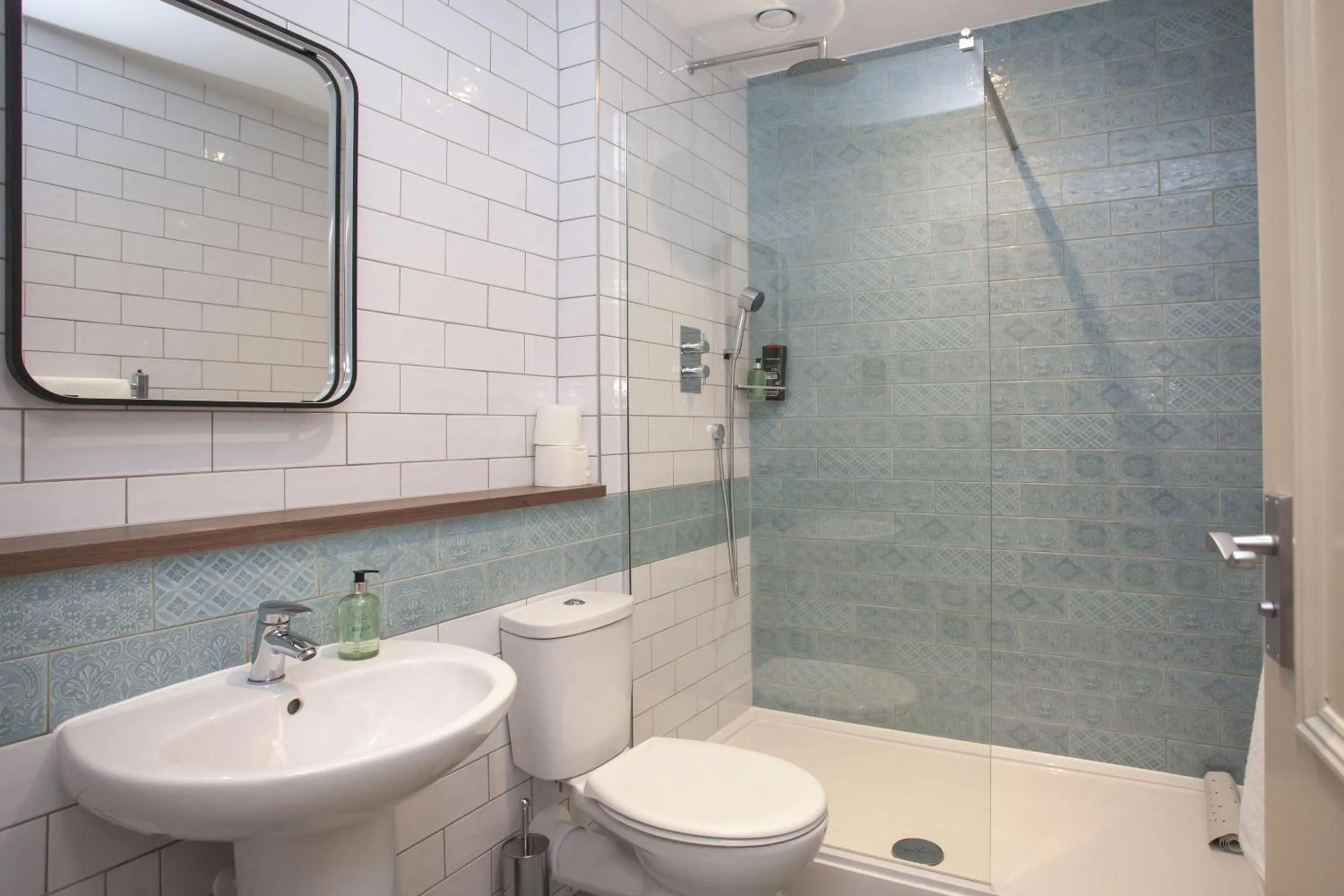 Bathroom in The Woodborough Inn