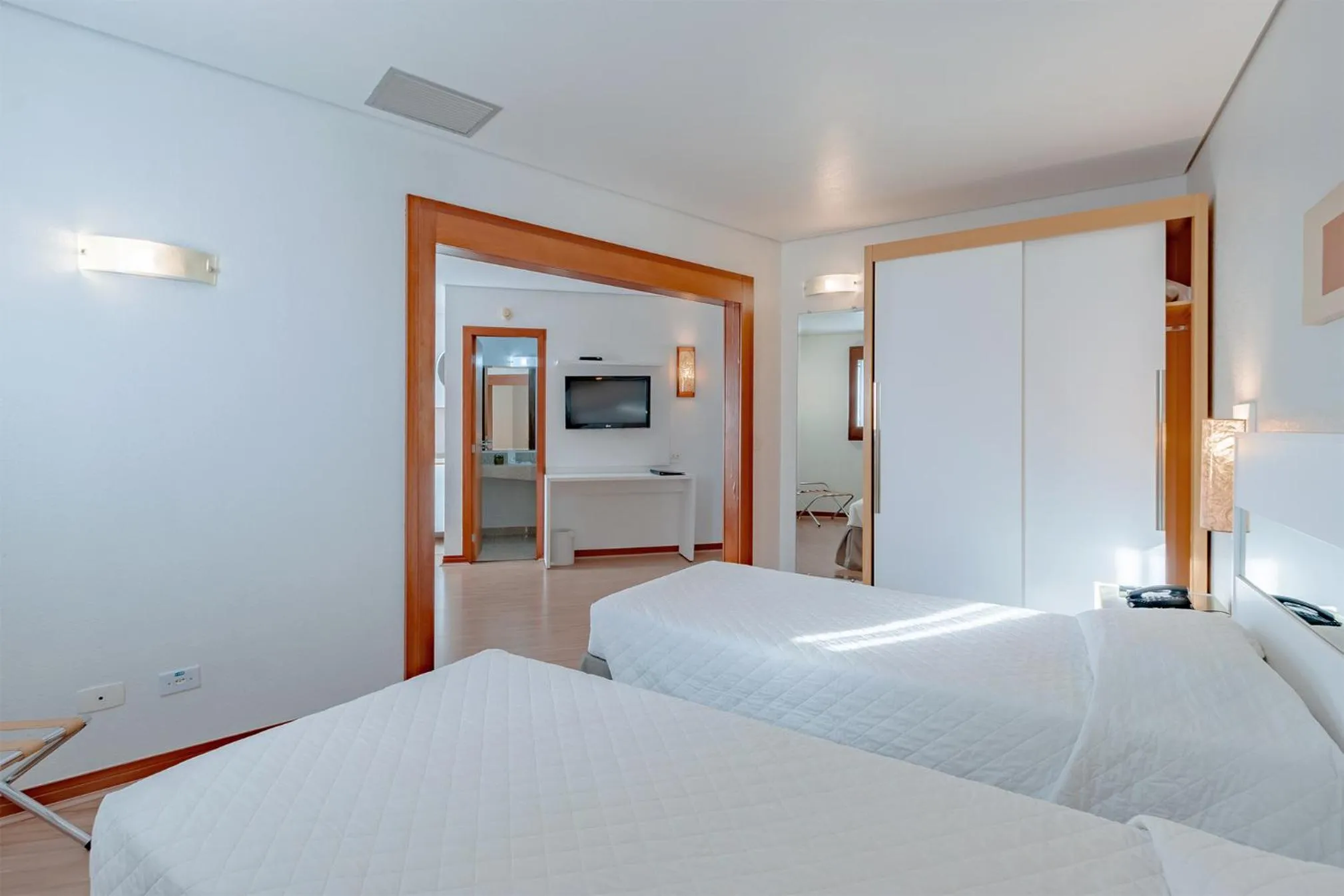 Photo of the whole room, Bed in Bristol Brasil 500 Curitiba Batel