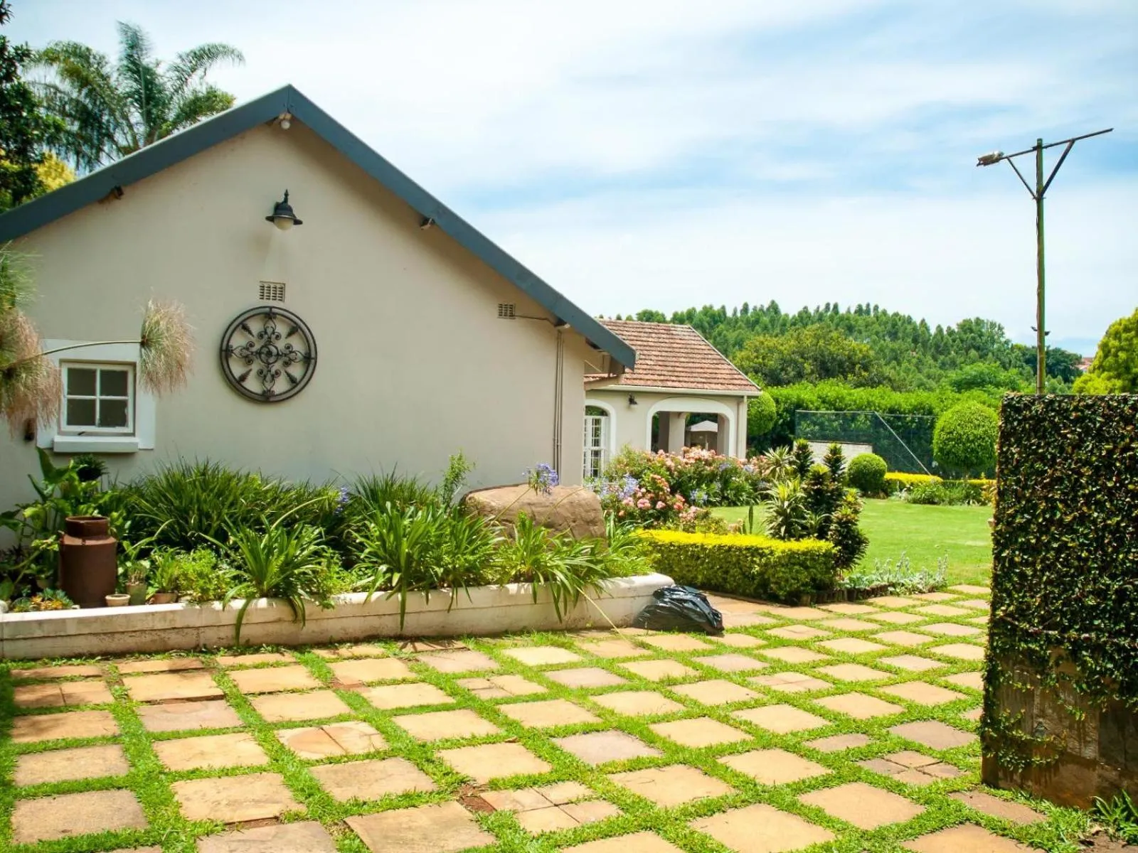 Garden in Hudson Haven Bed & Breakfast