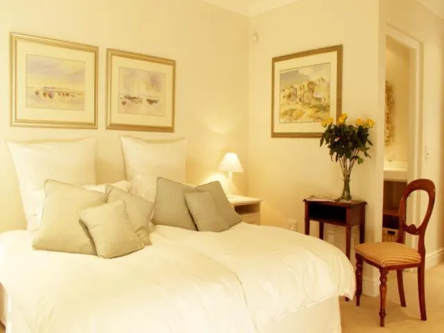 Bed in Isola Bella Guest House