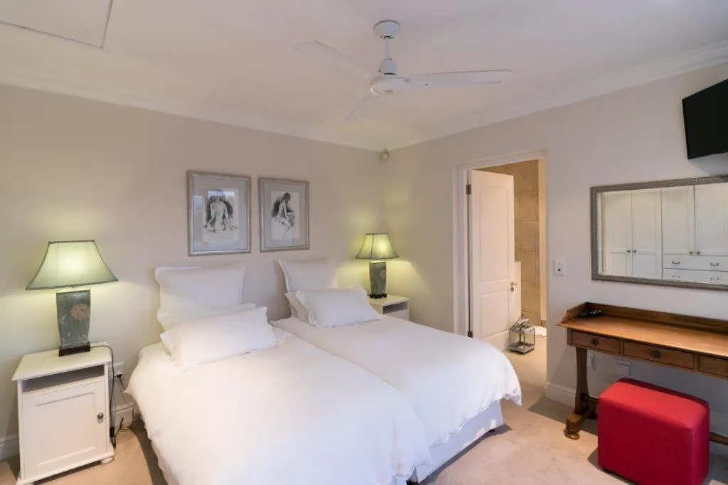 Bed in Isola Bella Guest House