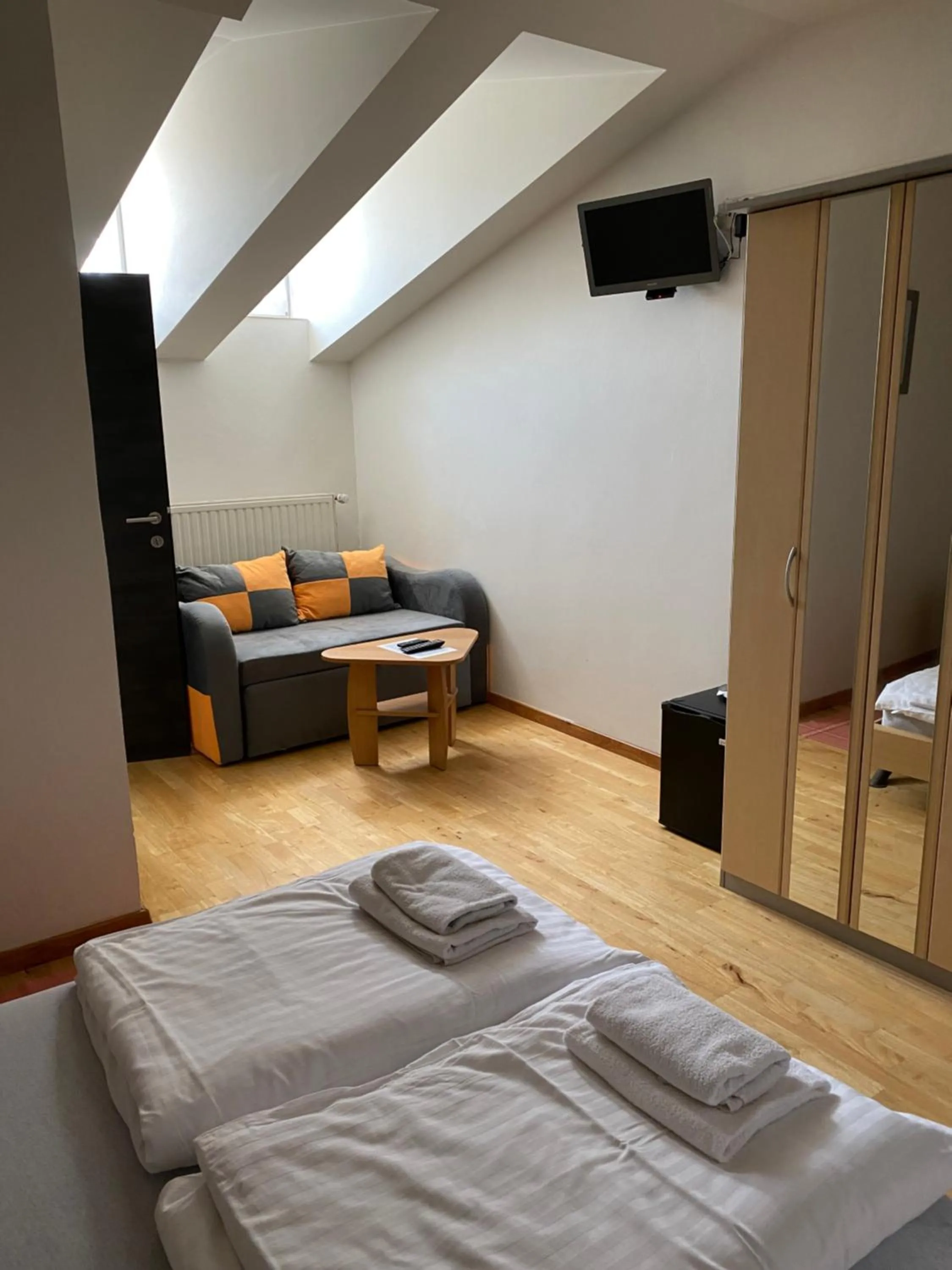Double Room with Extra Bed in Penzion Na Císařství