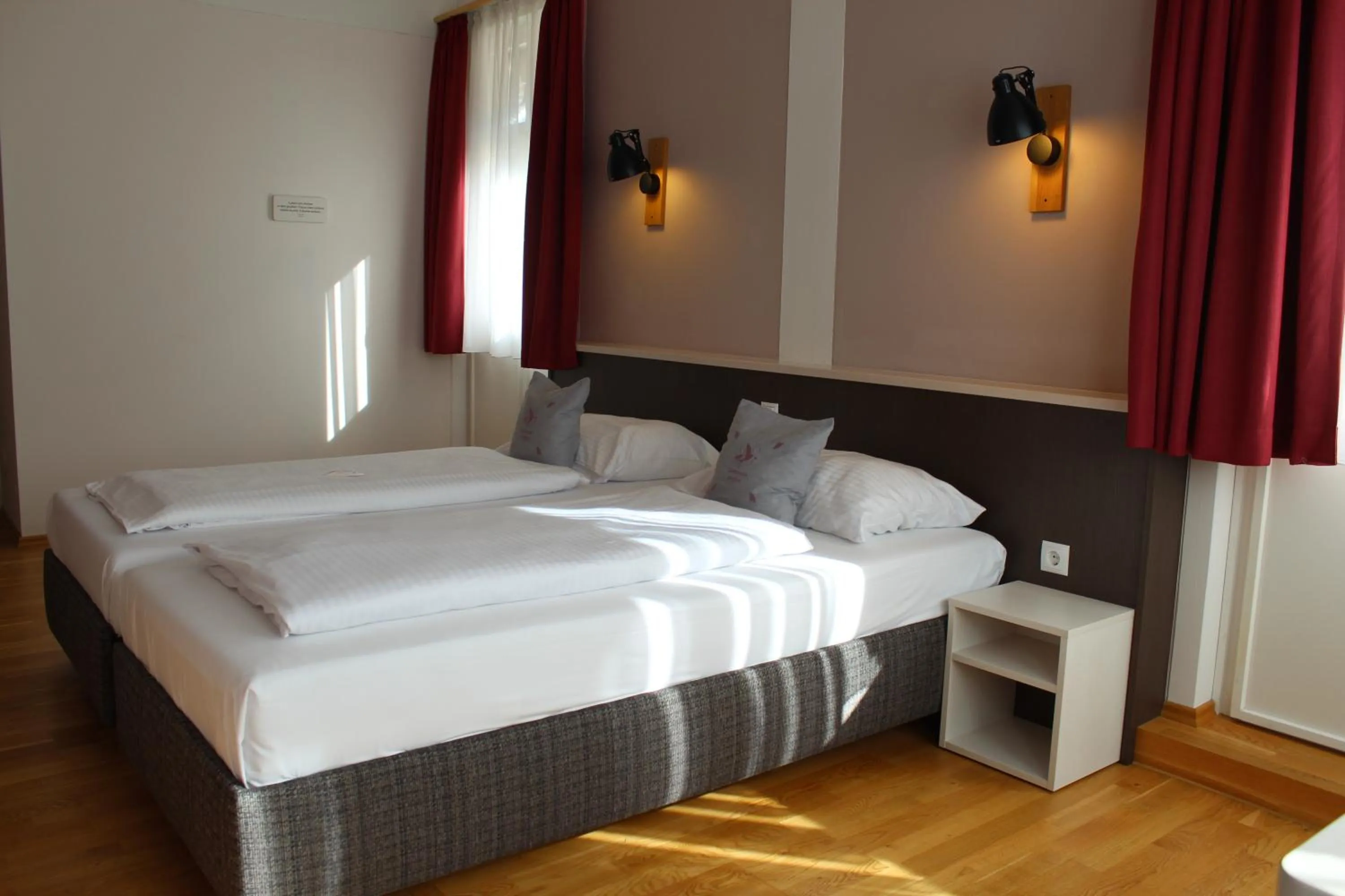 Photo of the whole room, Bed in JUFA Hotel Königswinter/Bonn