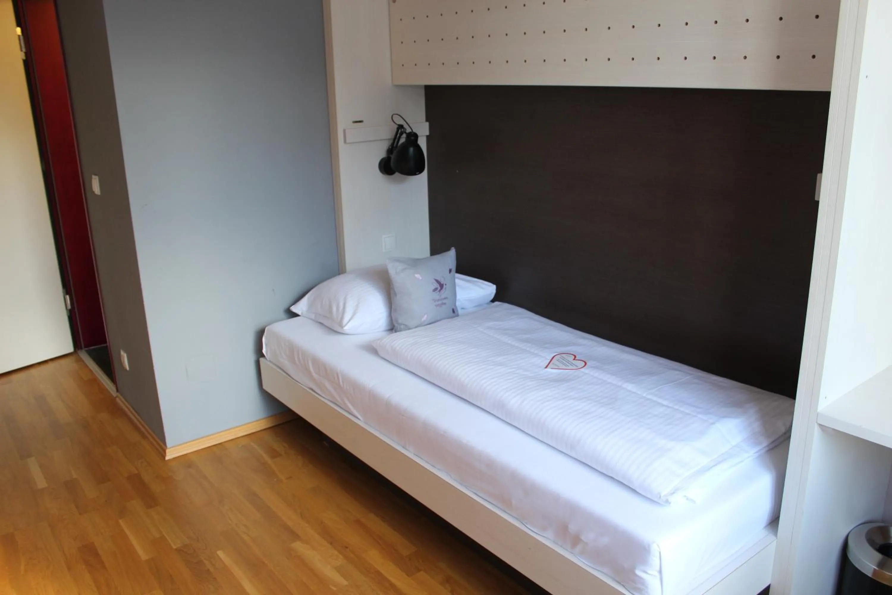 Photo of the whole room, Bed in JUFA Hotel Königswinter/Bonn