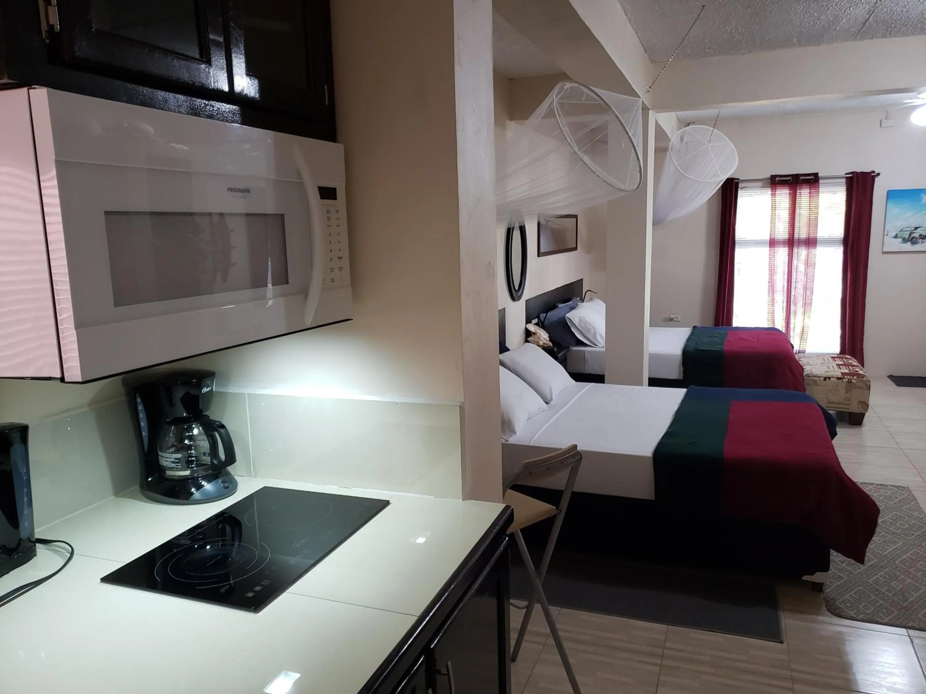 Coffee/tea facilities, Bed in Carolina Point Resort