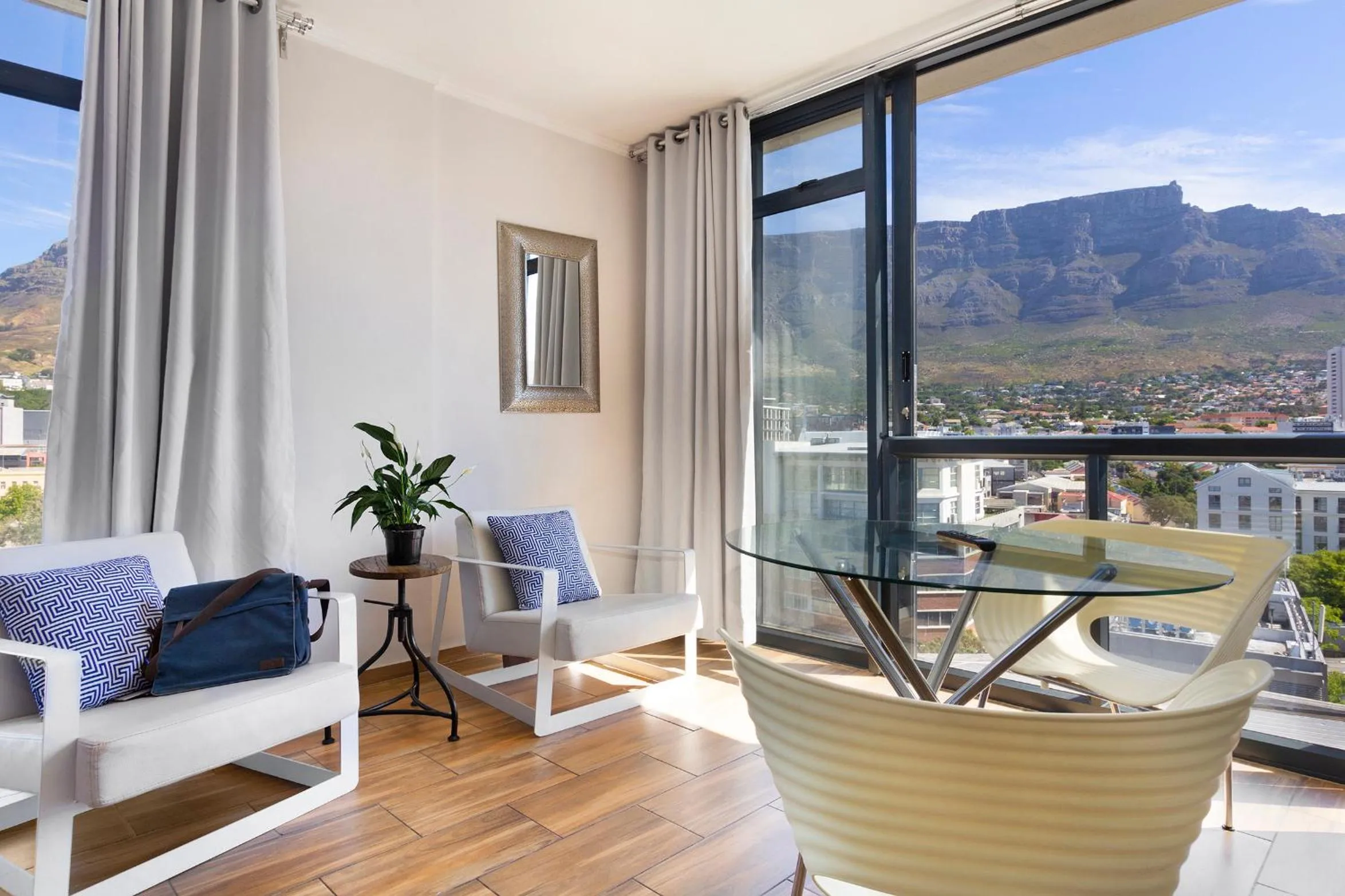Living room in Urban Oasis At The Four Seasons