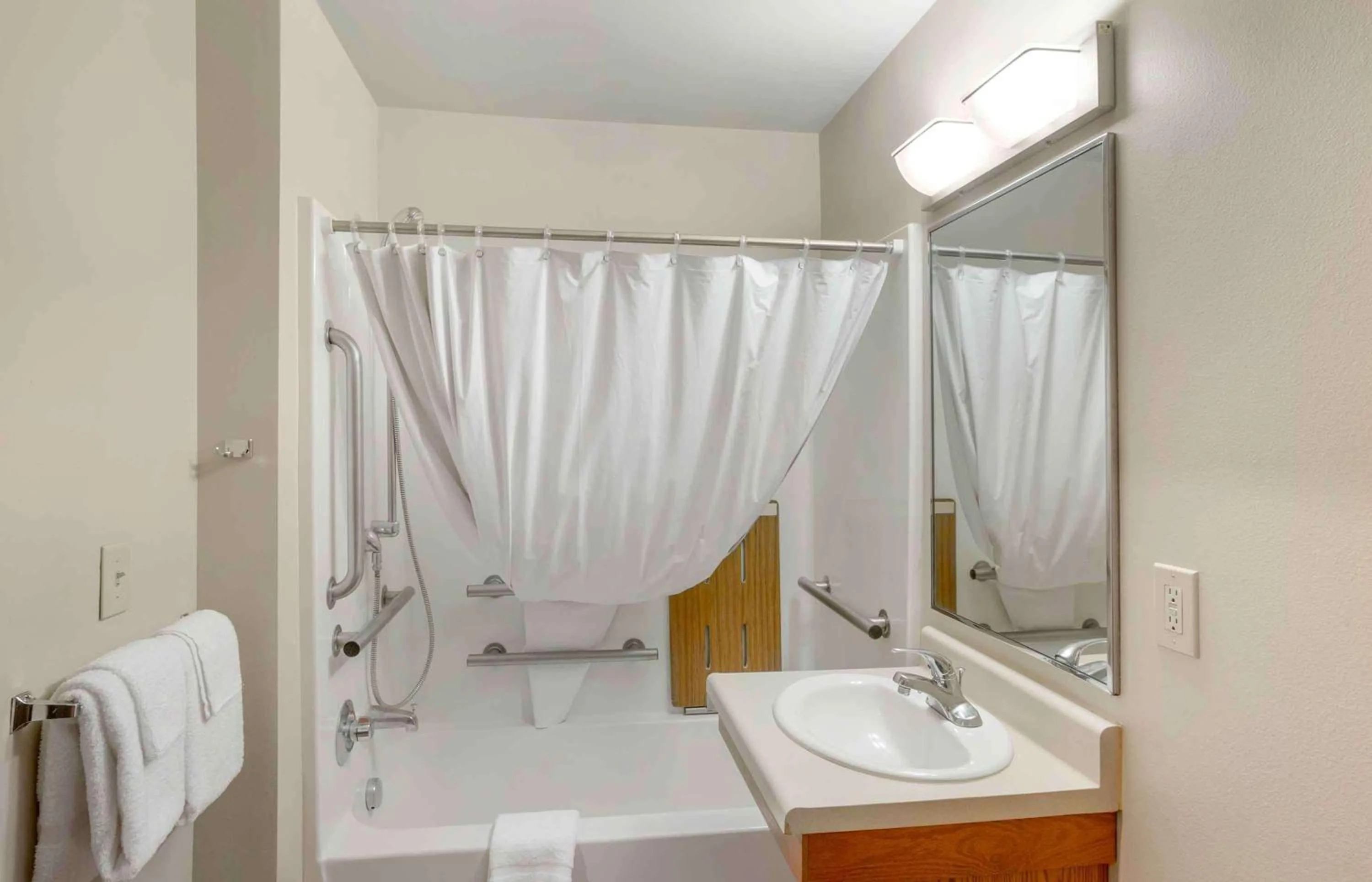 Bathroom in Extended Stay America Suites - Donaldsonville - Gonzales