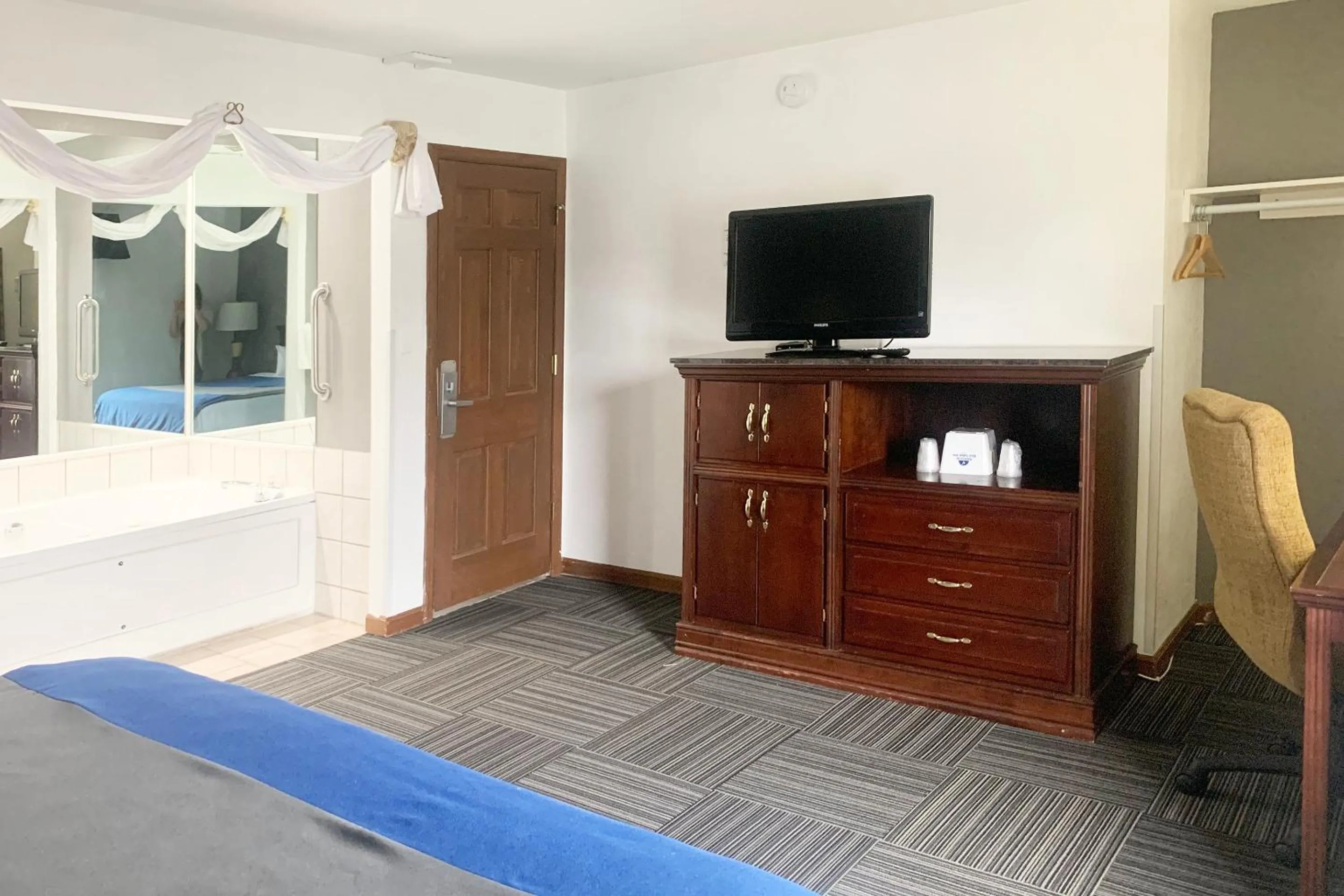 Bedroom in Lakeview Inn