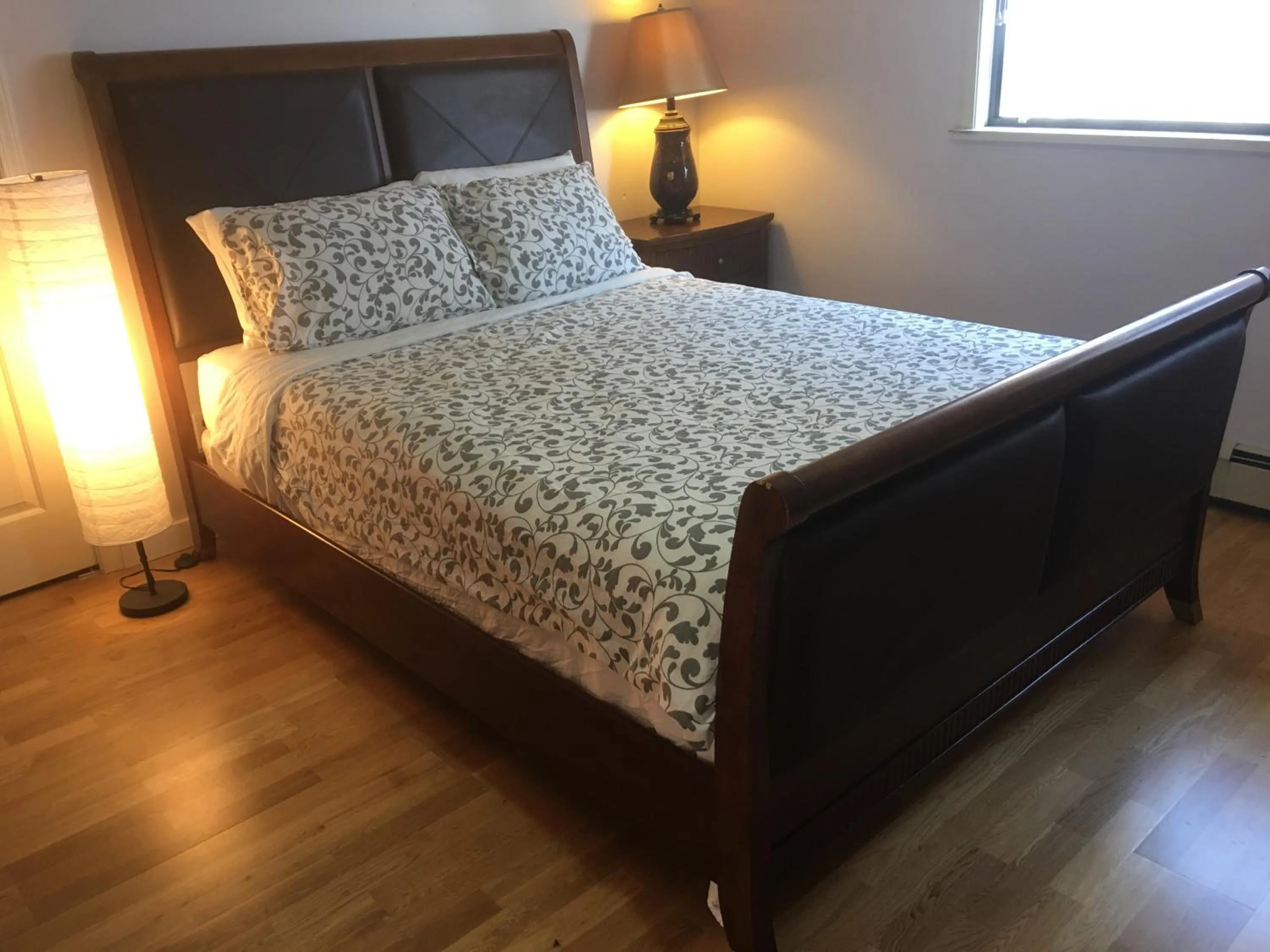 Bedroom, Bed in Vancouver Homestay Inn