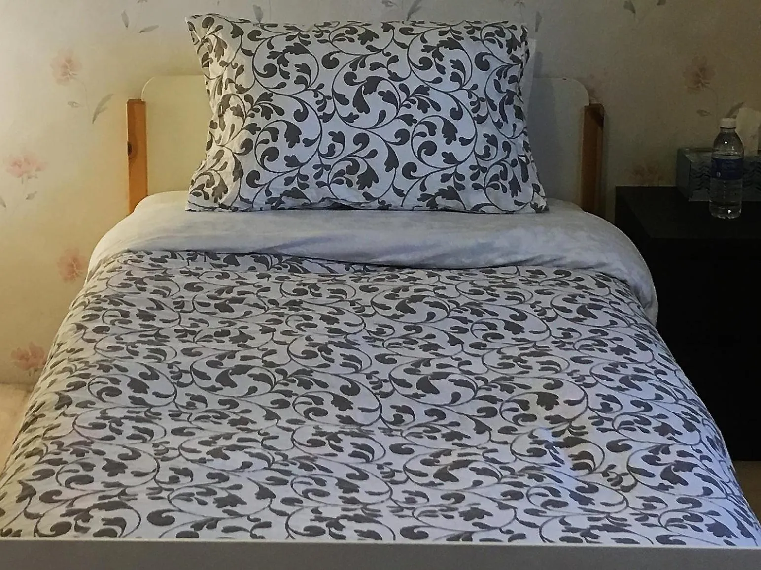 Bedroom, Bed in Vancouver Homestay Inn