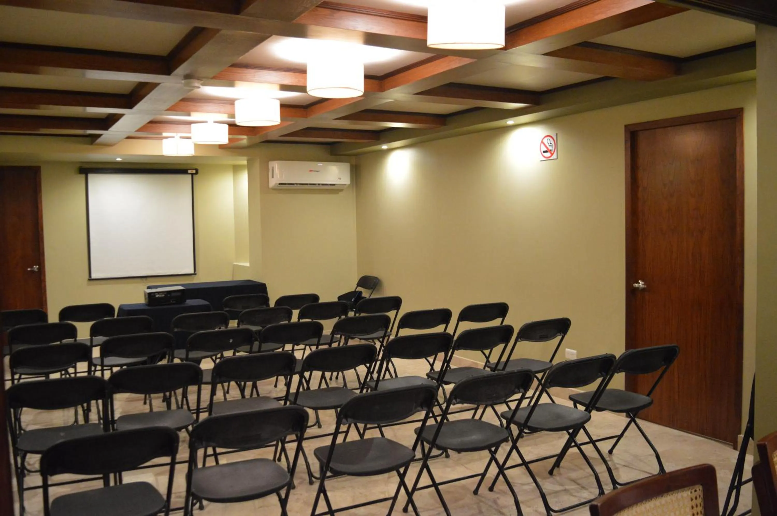 Communal lounge/ TV room in Hotel Posada del Virrey