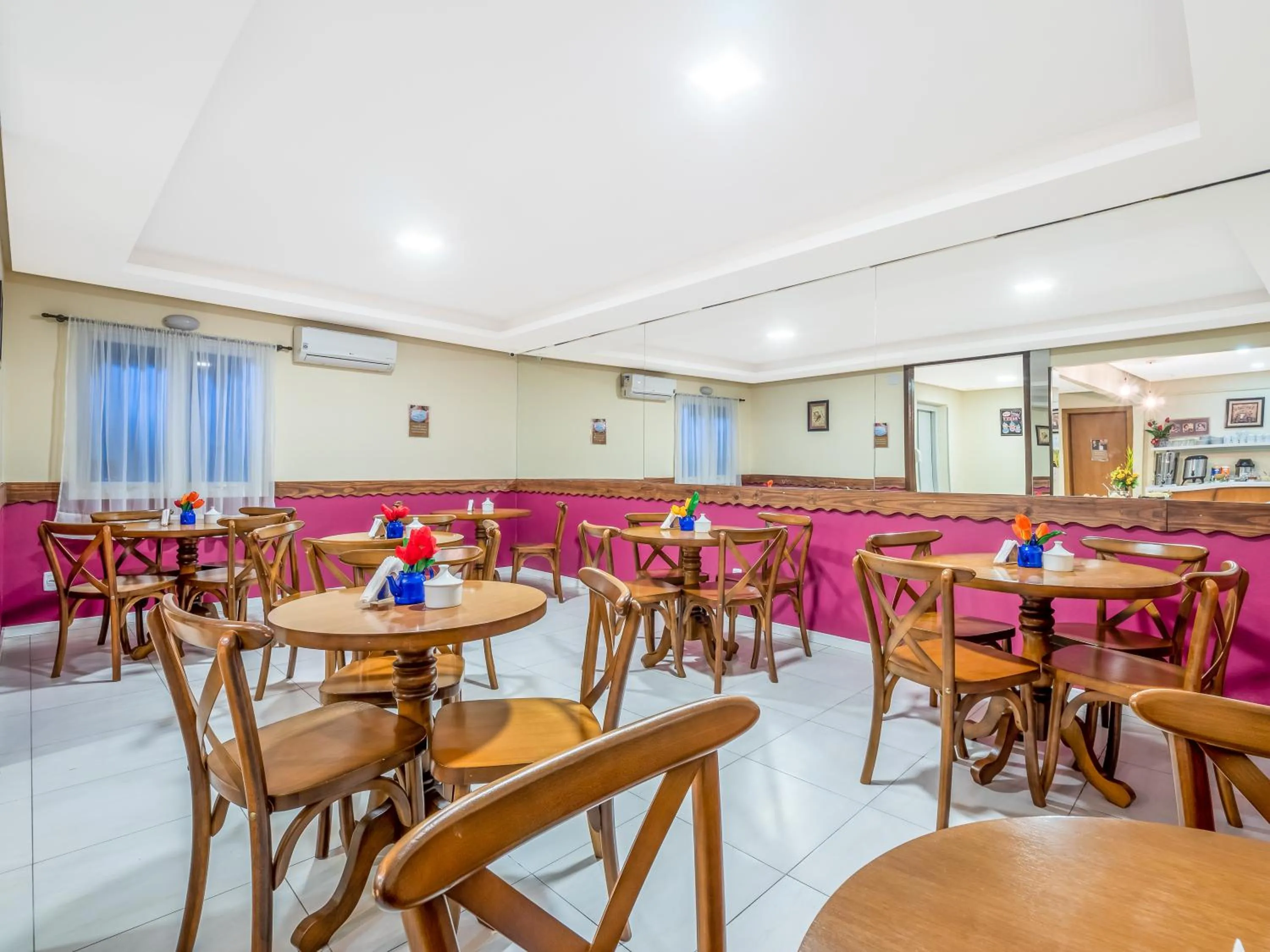 Restaurant/places to eat in Alameda Alegra Hotel