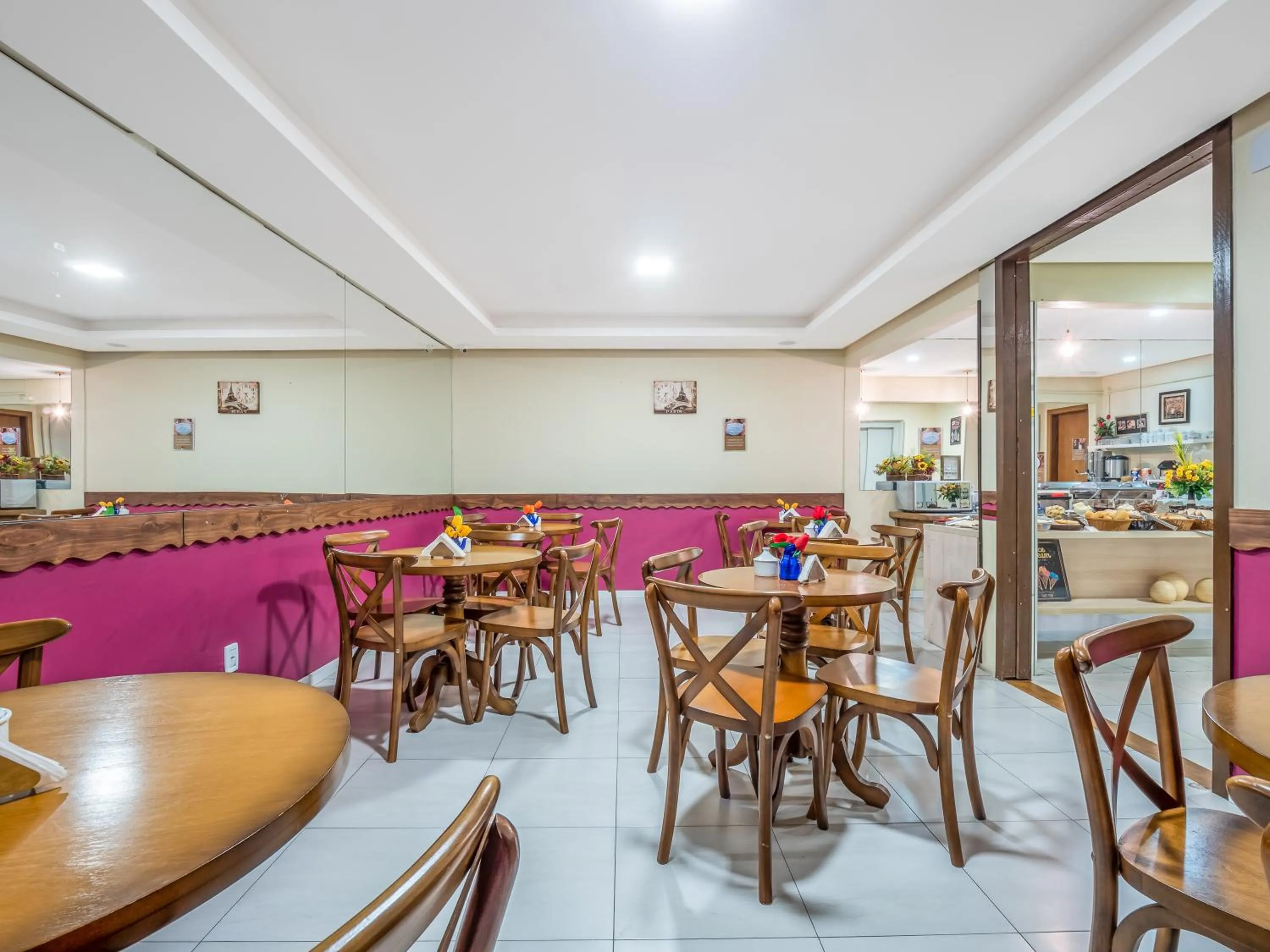 Restaurant/places to eat in Alameda Alegra Hotel