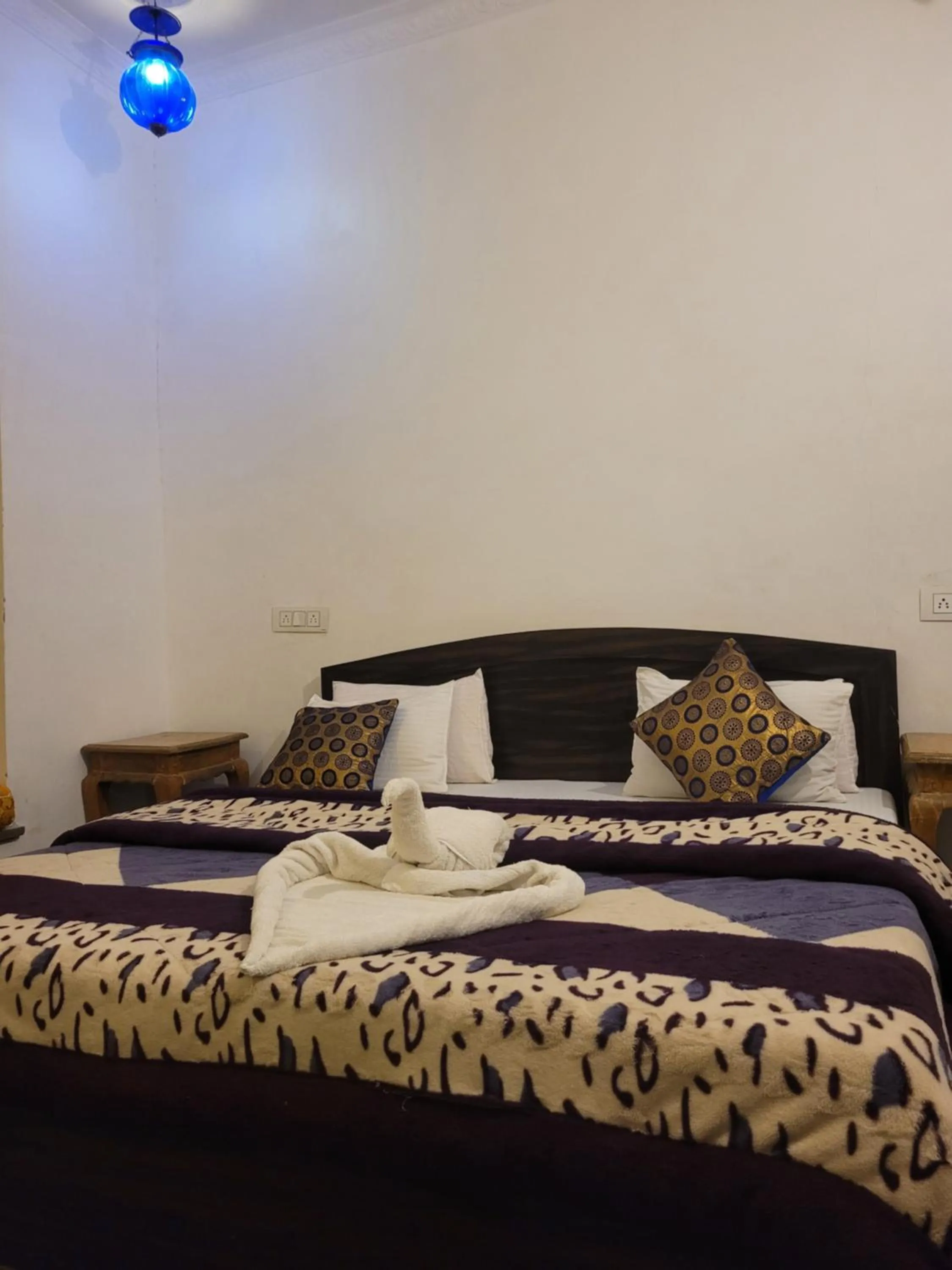 Bed in Hotel Bundi House