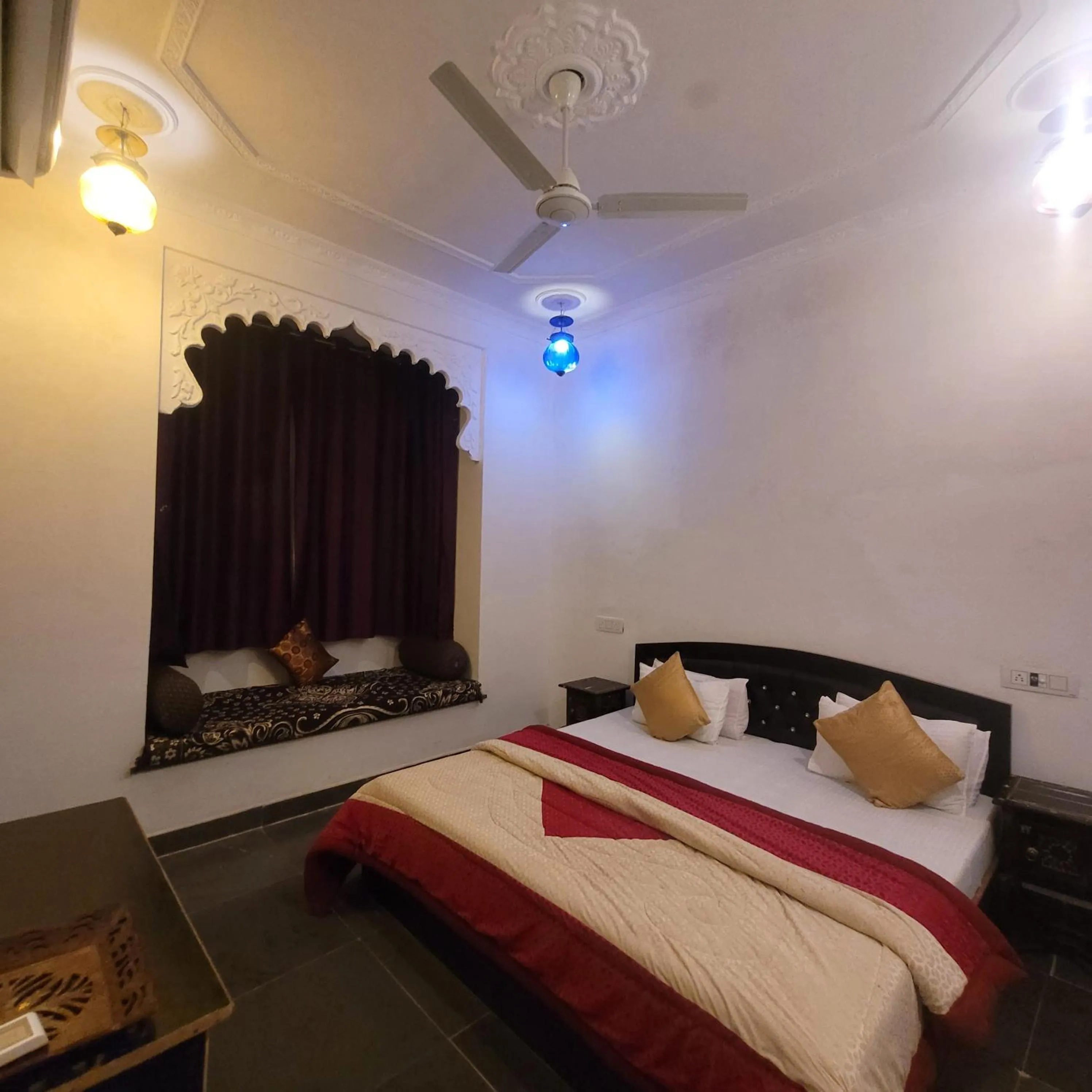 Bed in Hotel Bundi House