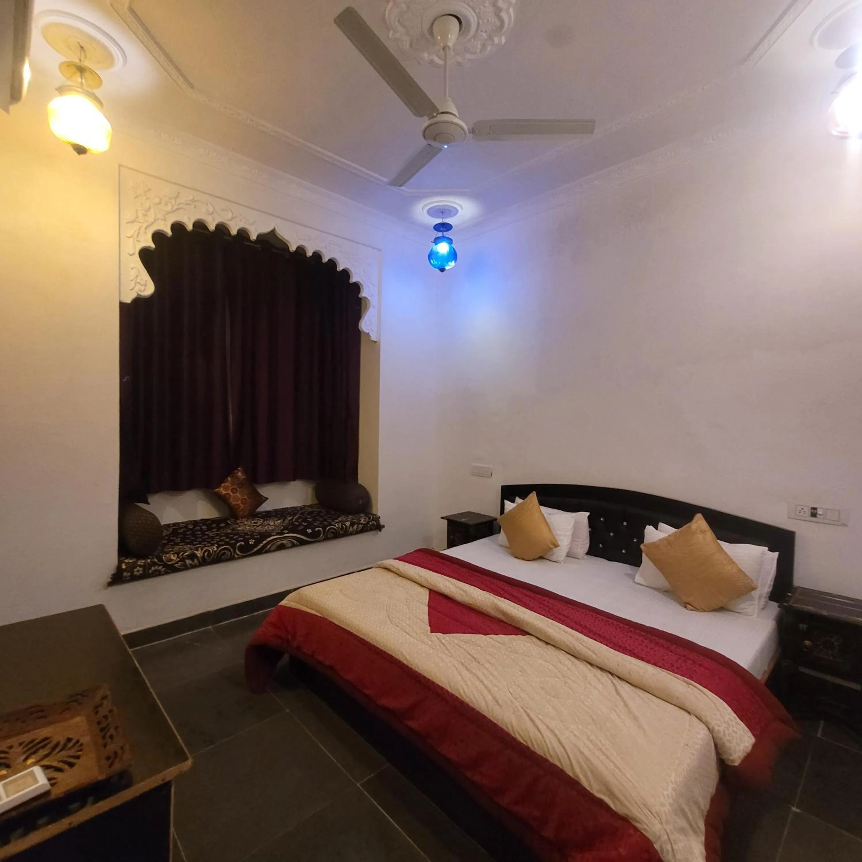 Bed in Hotel Bundi House