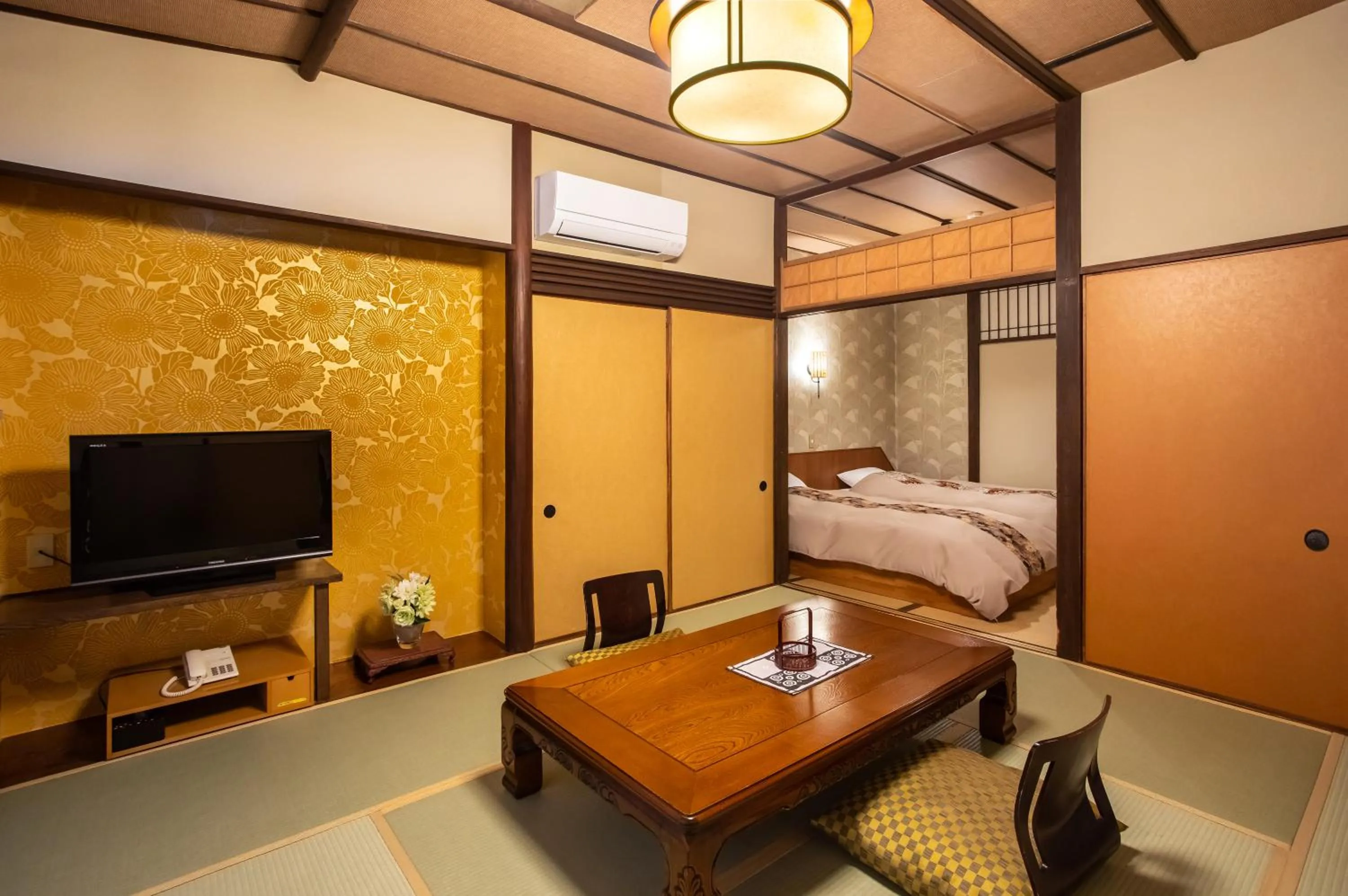 Living room, Bed in Izu atagawa Yubana mankai -Adult Only-