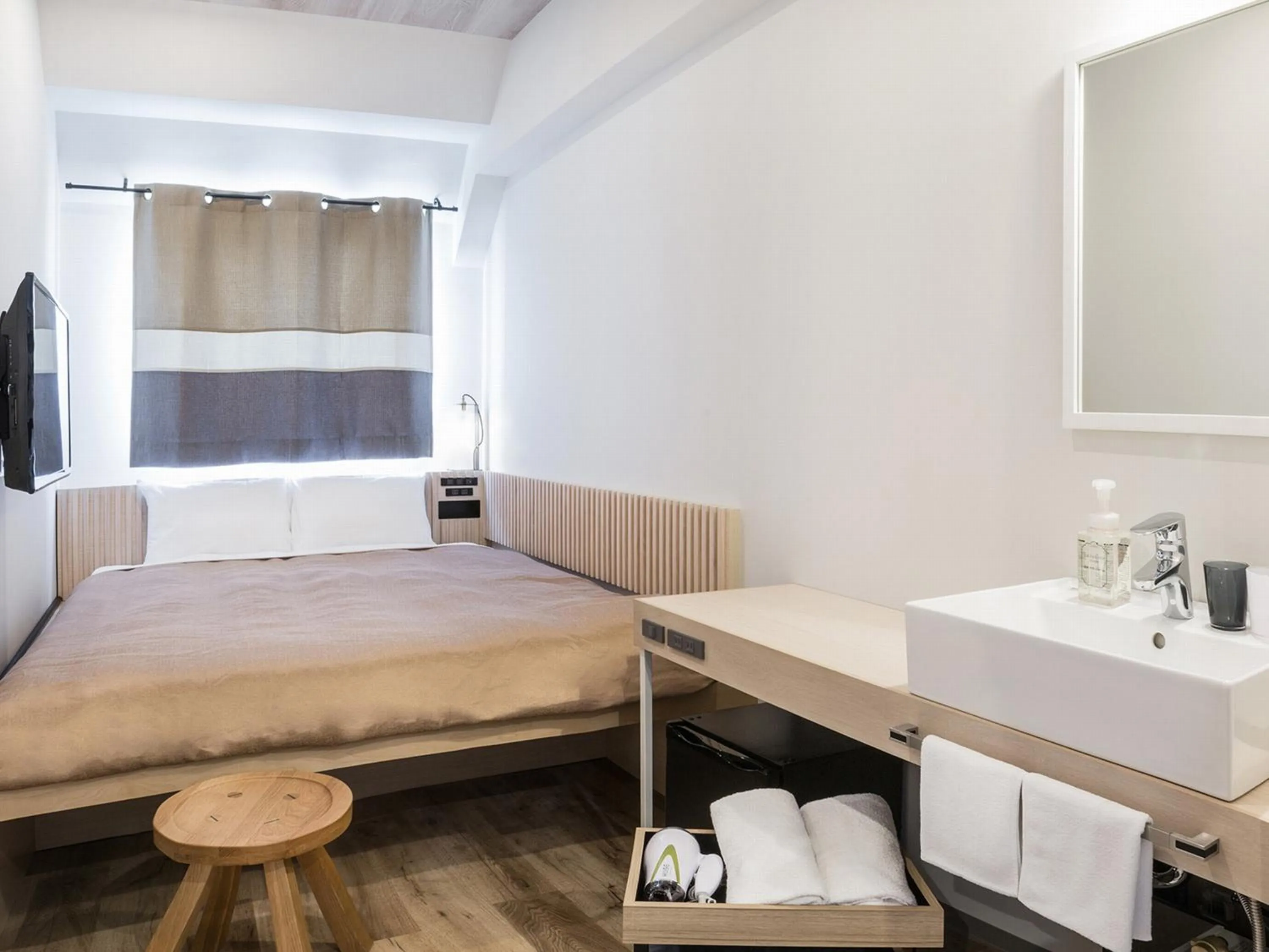 Photo of the whole room, Bed in Sakura Terrace The Atelier