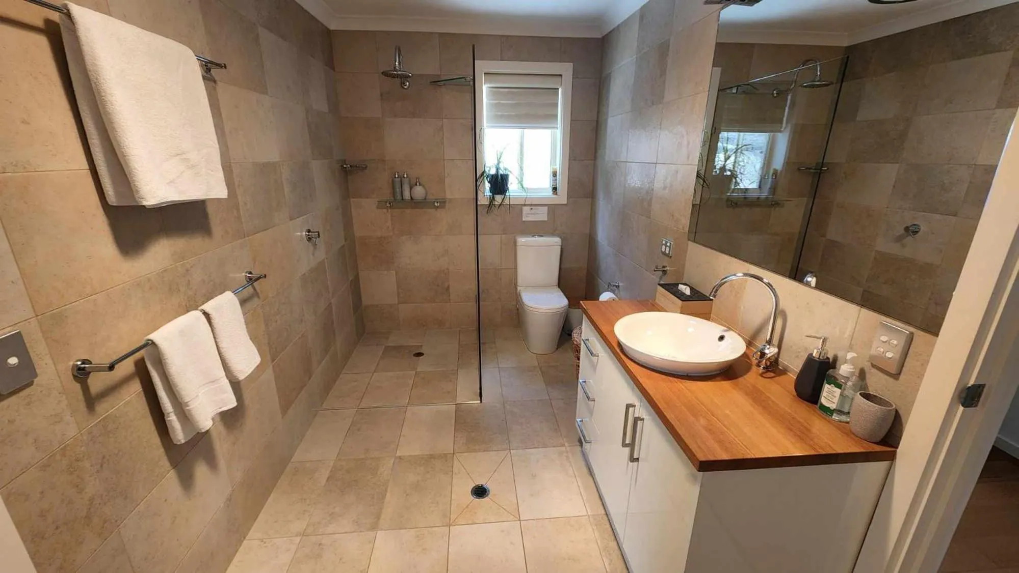 Shower in Riesling Trail & Clare Valley Cottages