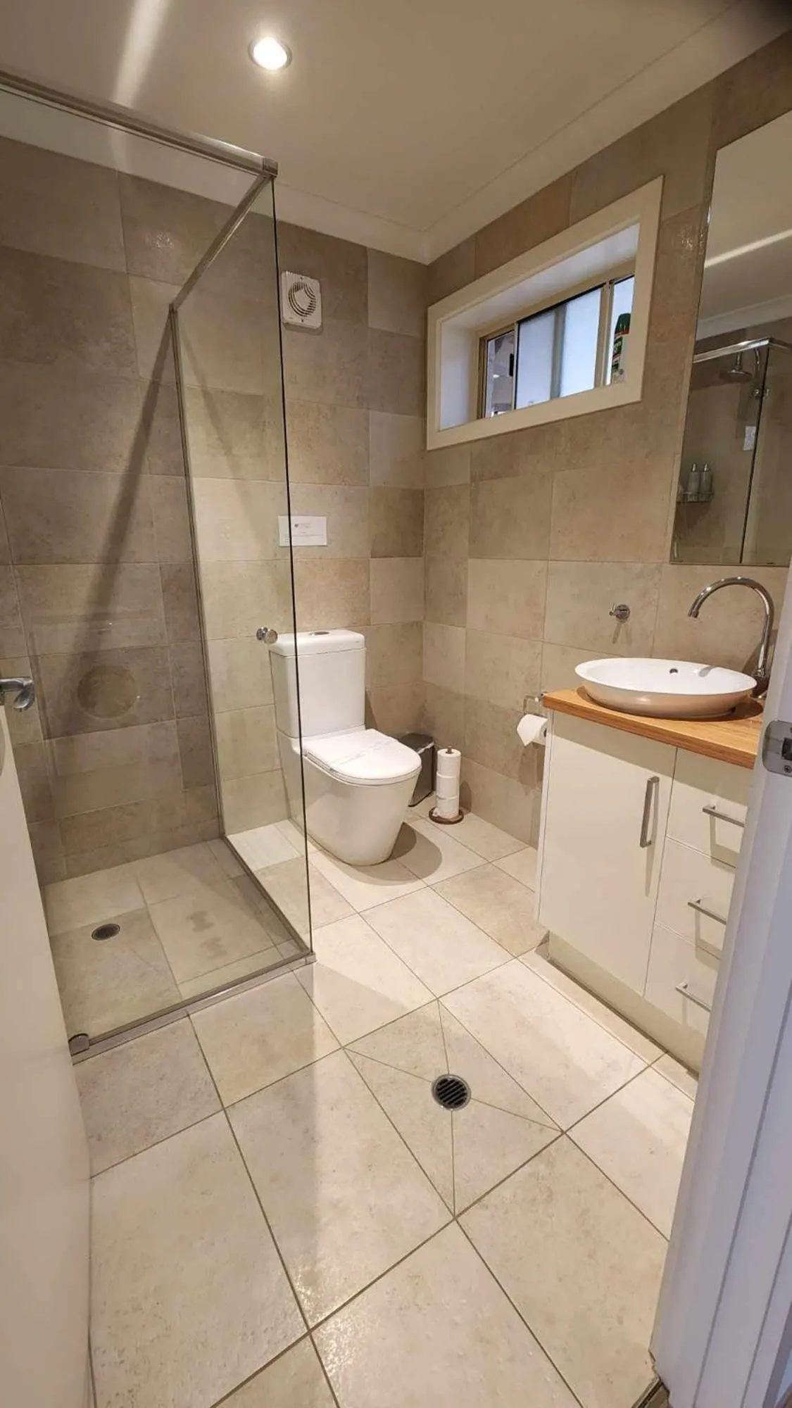 Shower in Riesling Trail & Clare Valley Cottages