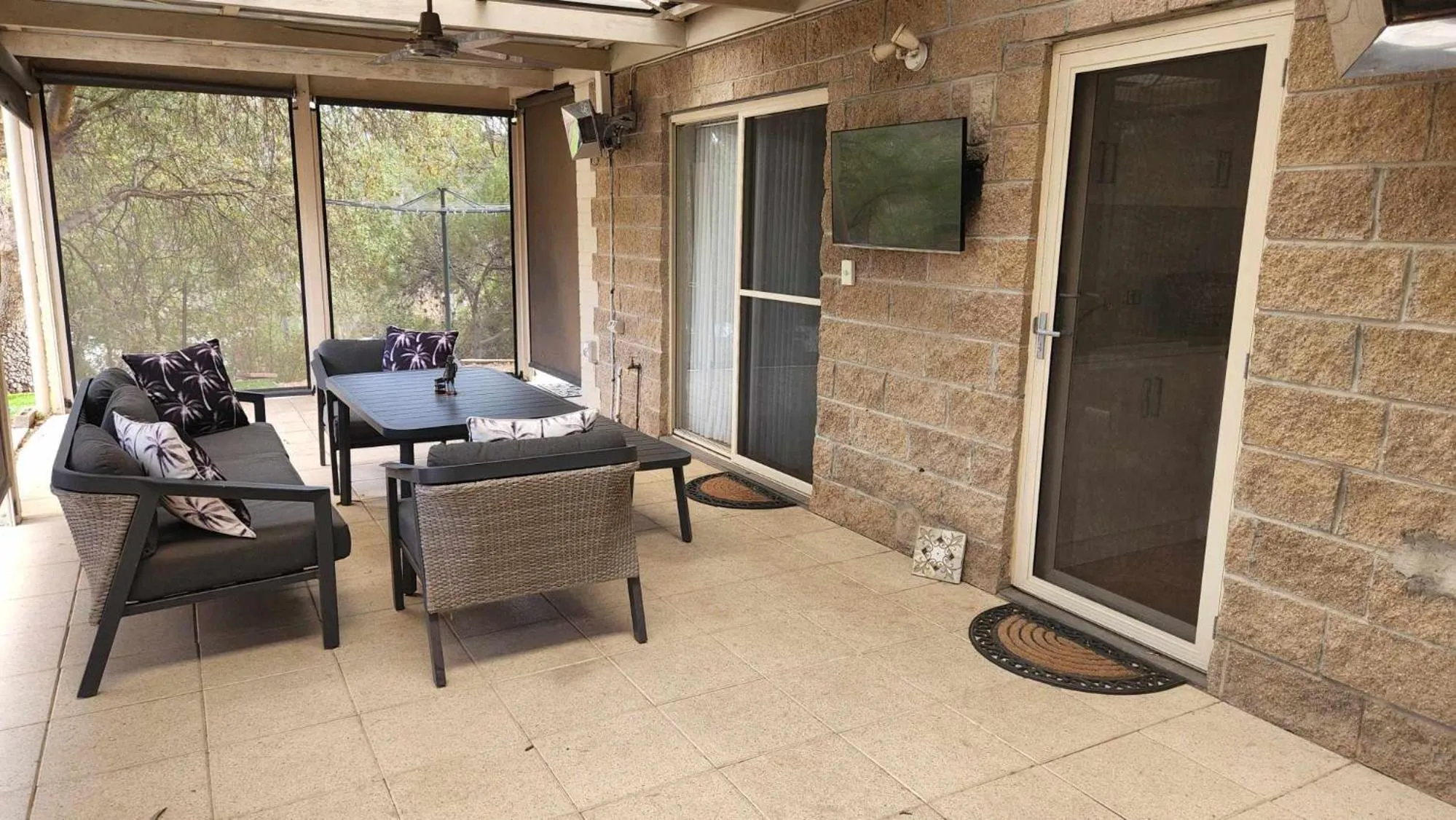 Communal lounge/ TV room in Riesling Trail & Clare Valley Cottages