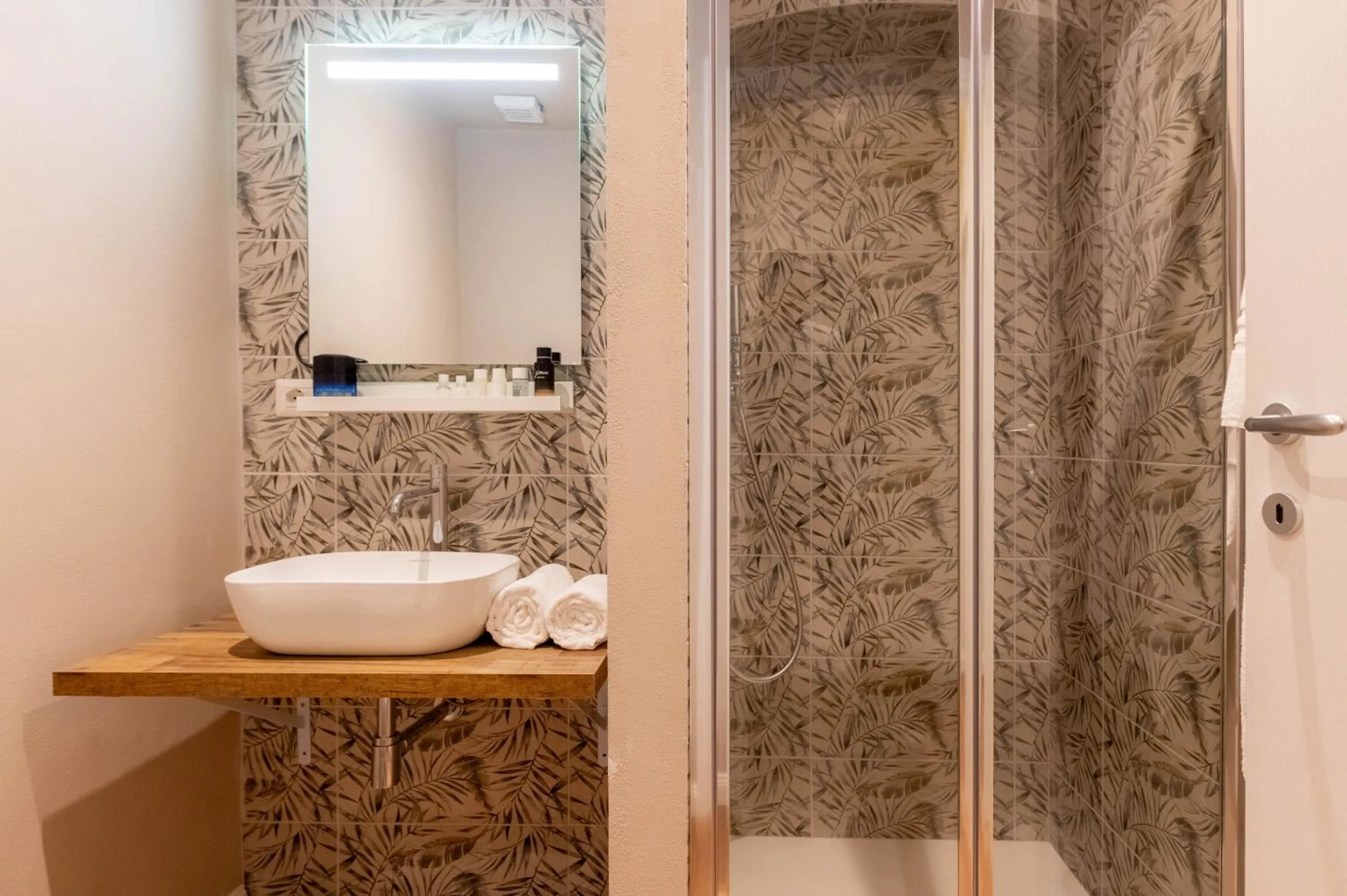 Bathroom in Gian Paul Hotel