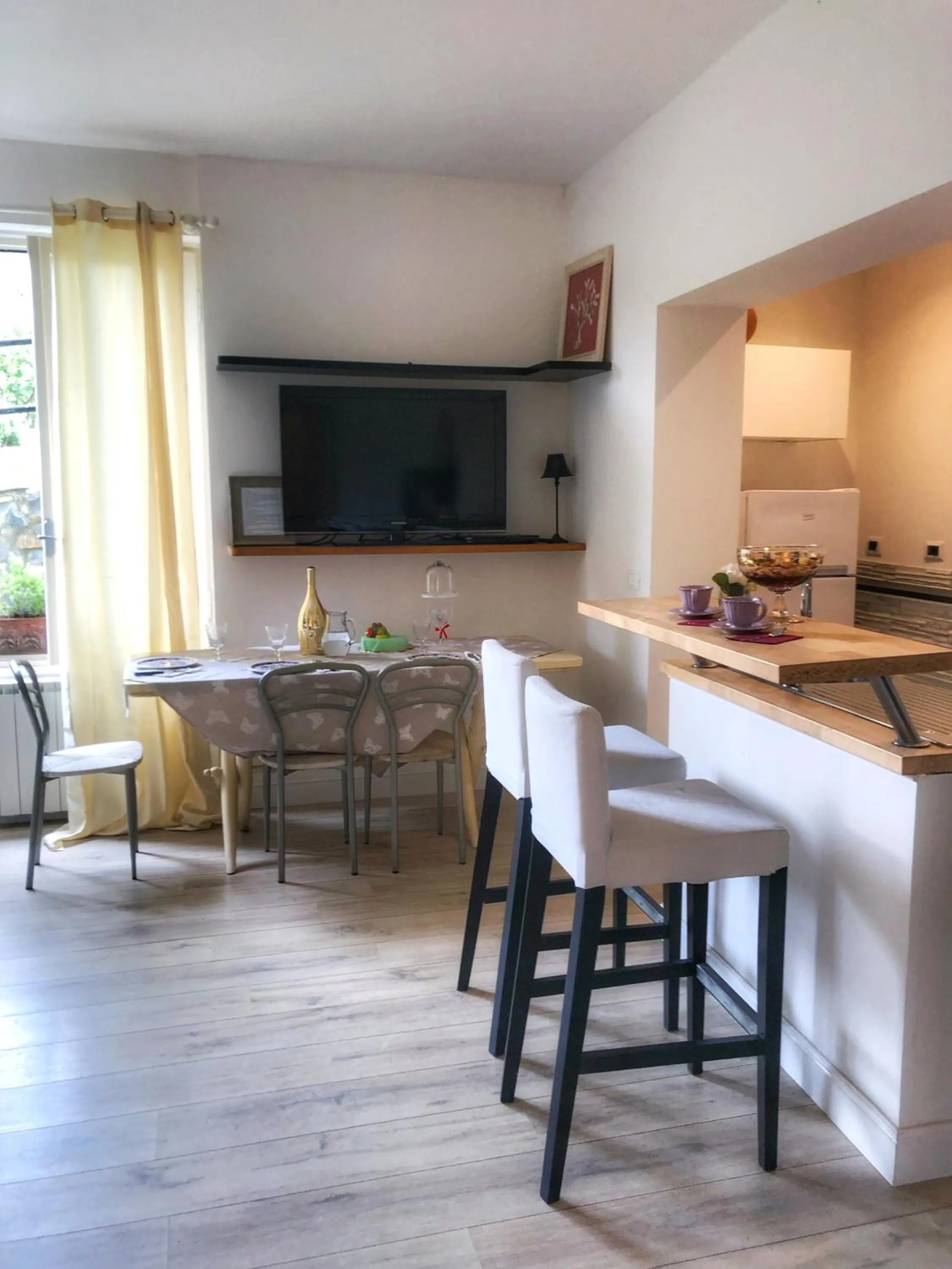 Dining area in Gian Paul Hotel