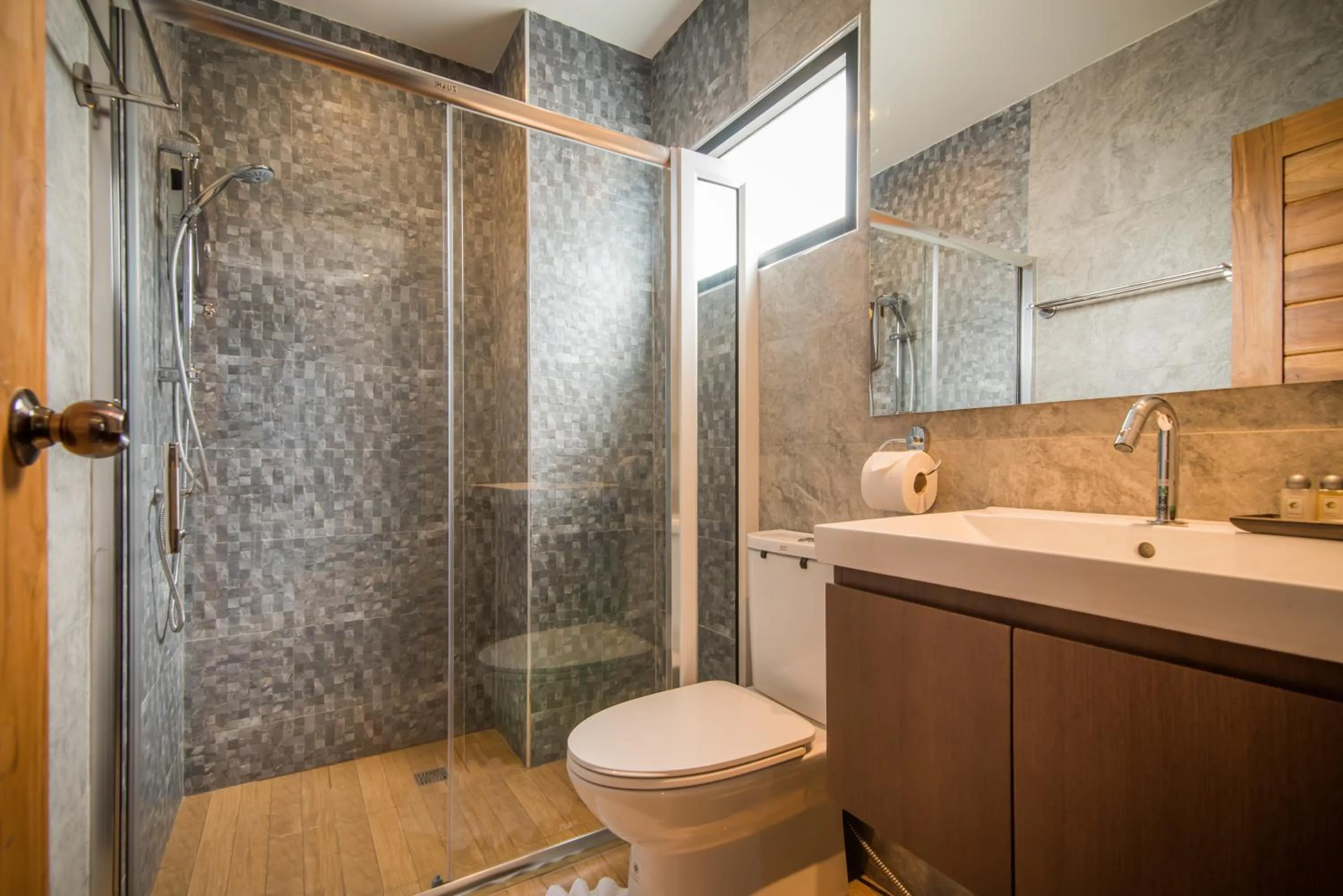 Bathroom in Le Terrarium Bed & Sleep Chiang Rai