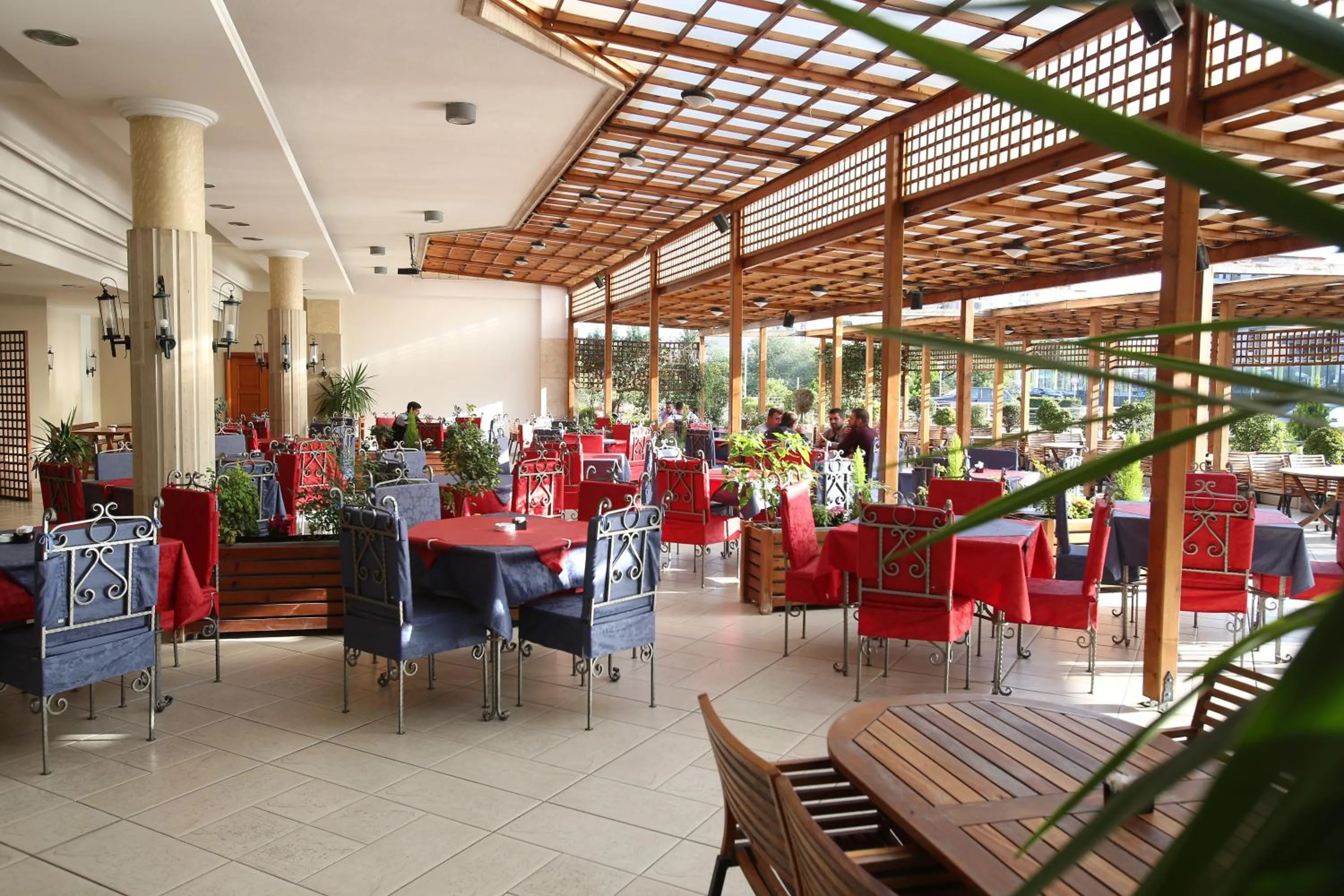 Restaurant/places to eat in Hotel Continental