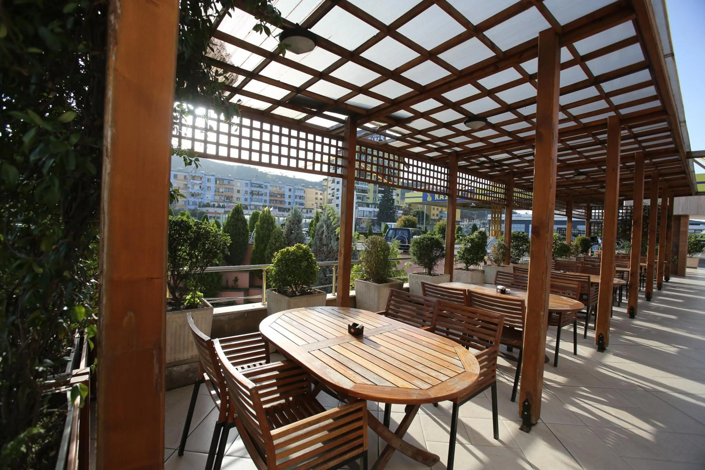 Restaurant/places to eat in Hotel Continental