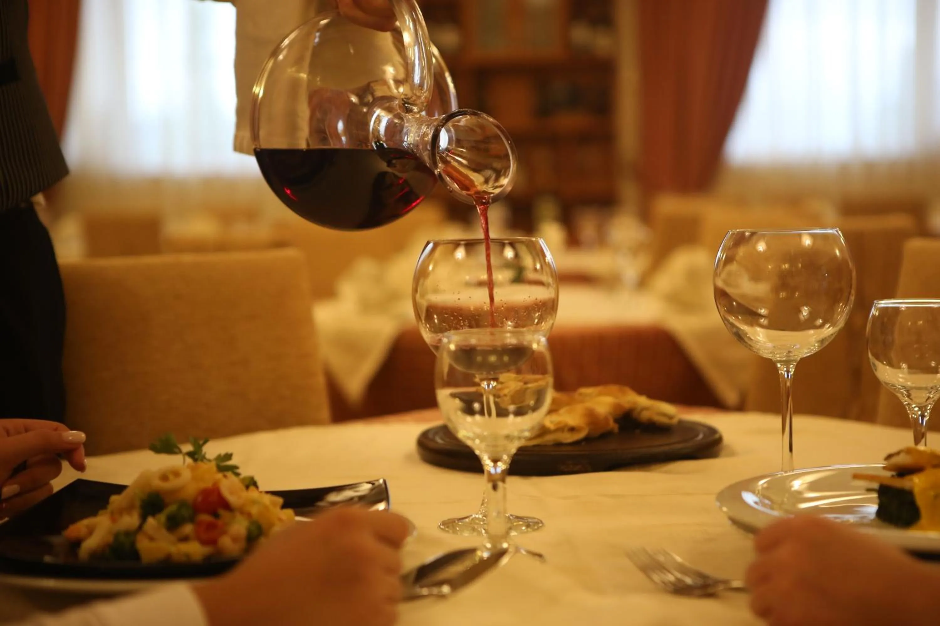 Restaurant/places to eat in Hotel Continental