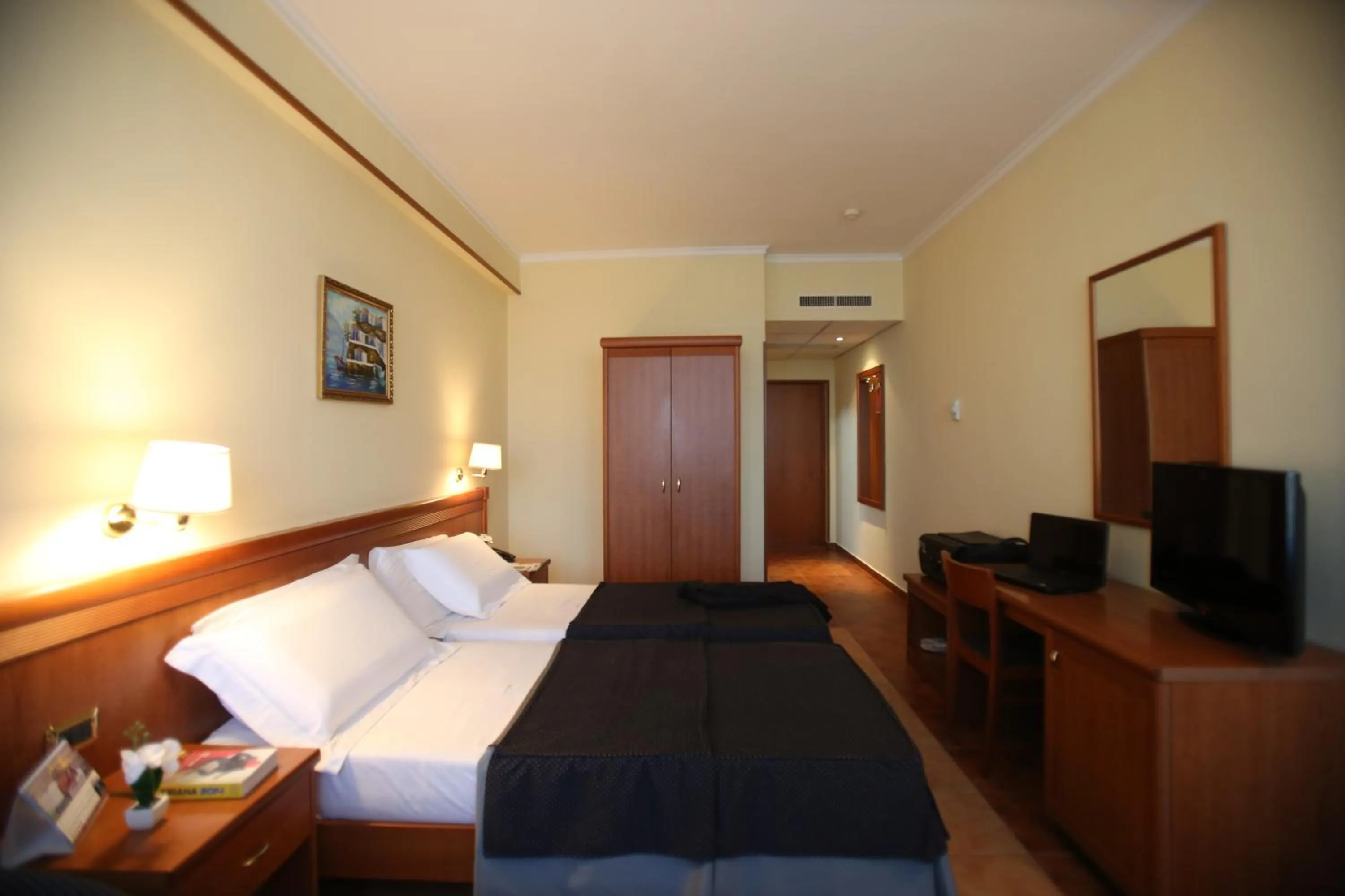 Bedroom, Bed in Hotel Continental