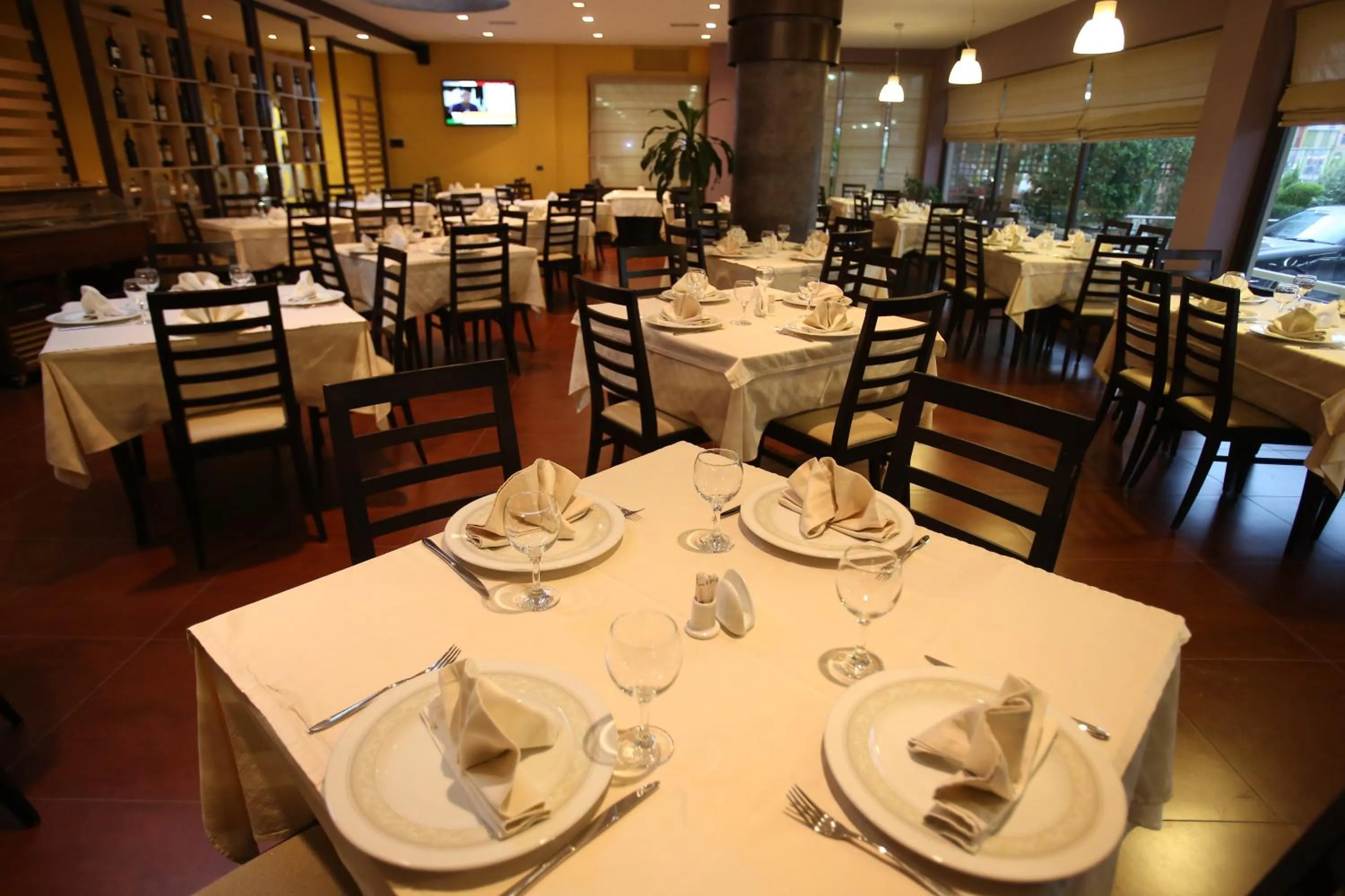 Restaurant/places to eat in Hotel Continental