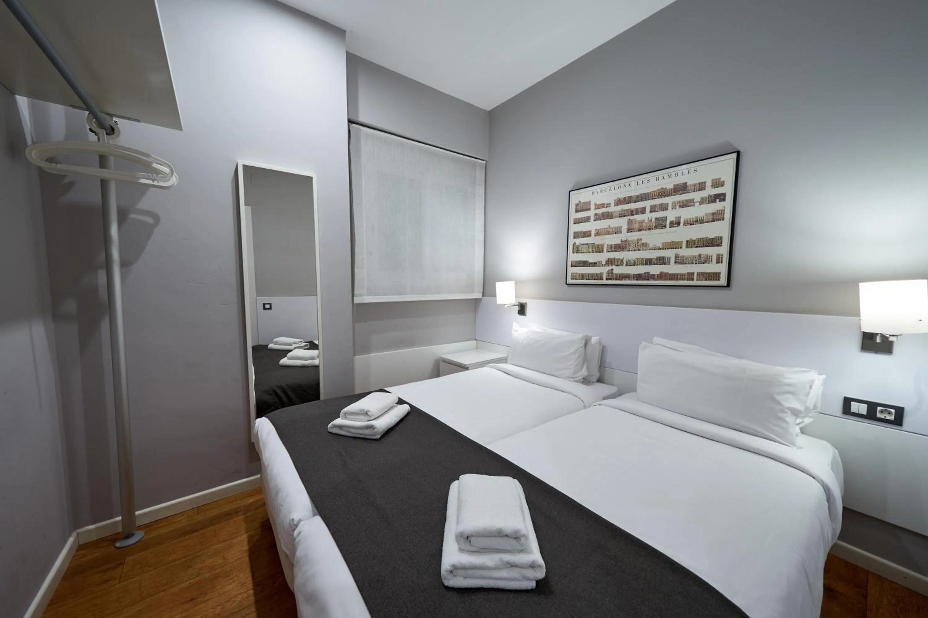 Bedroom, Bed in Bonavista Apartments - Passeig de Gracia