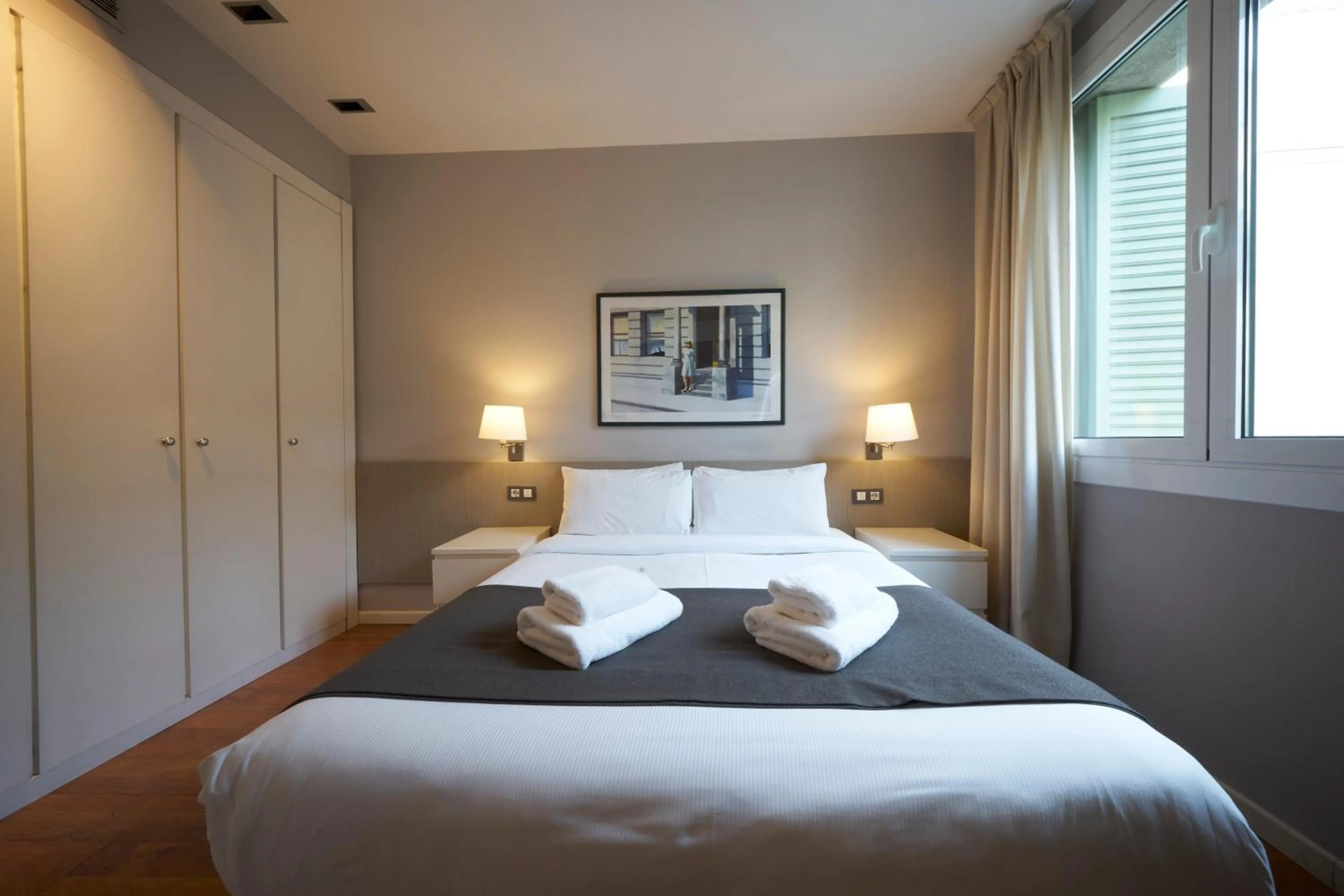Bedroom, Bed in Bonavista Apartments - Passeig de Gracia