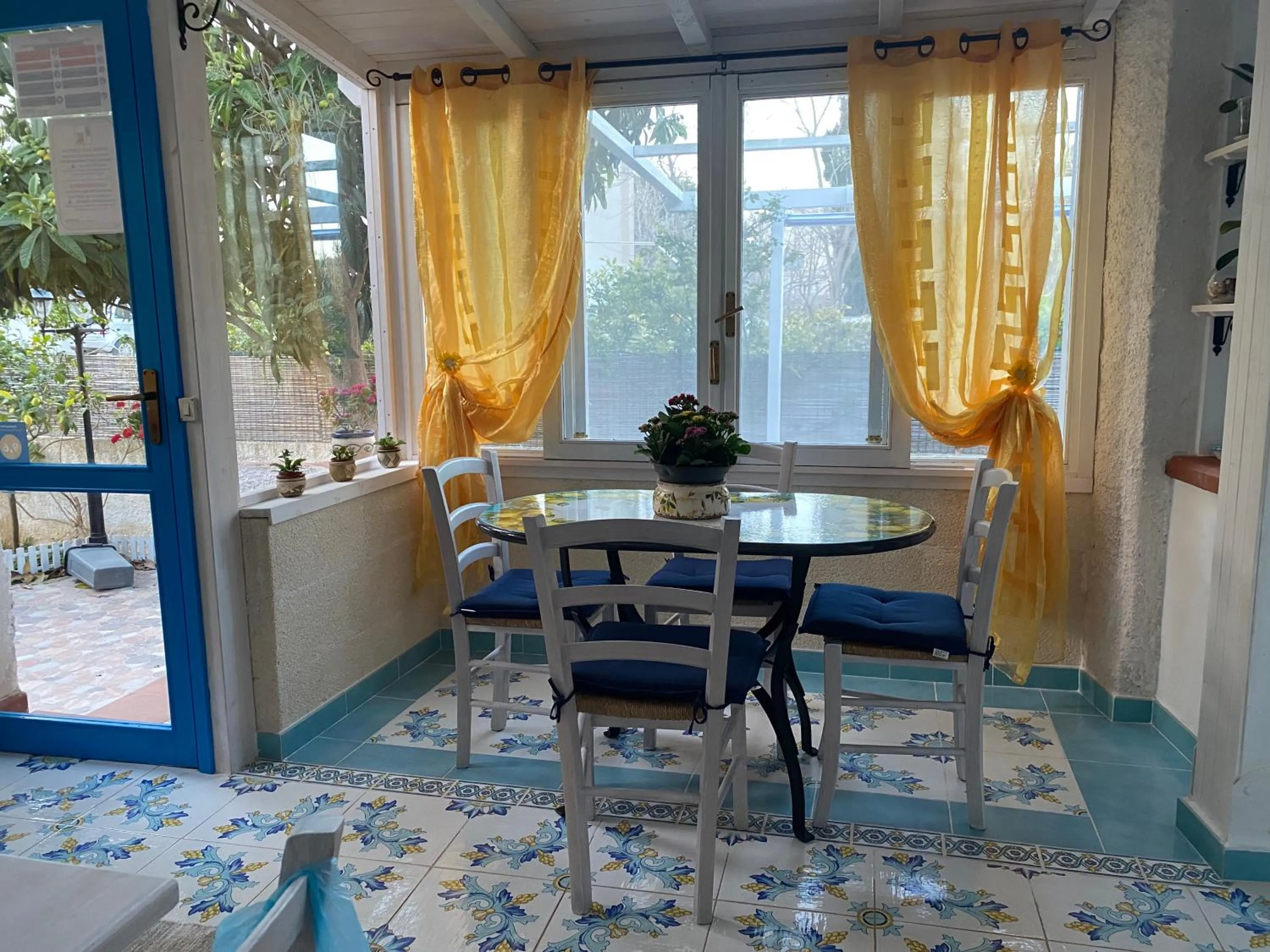 Seating area in La Casa del Limoneto