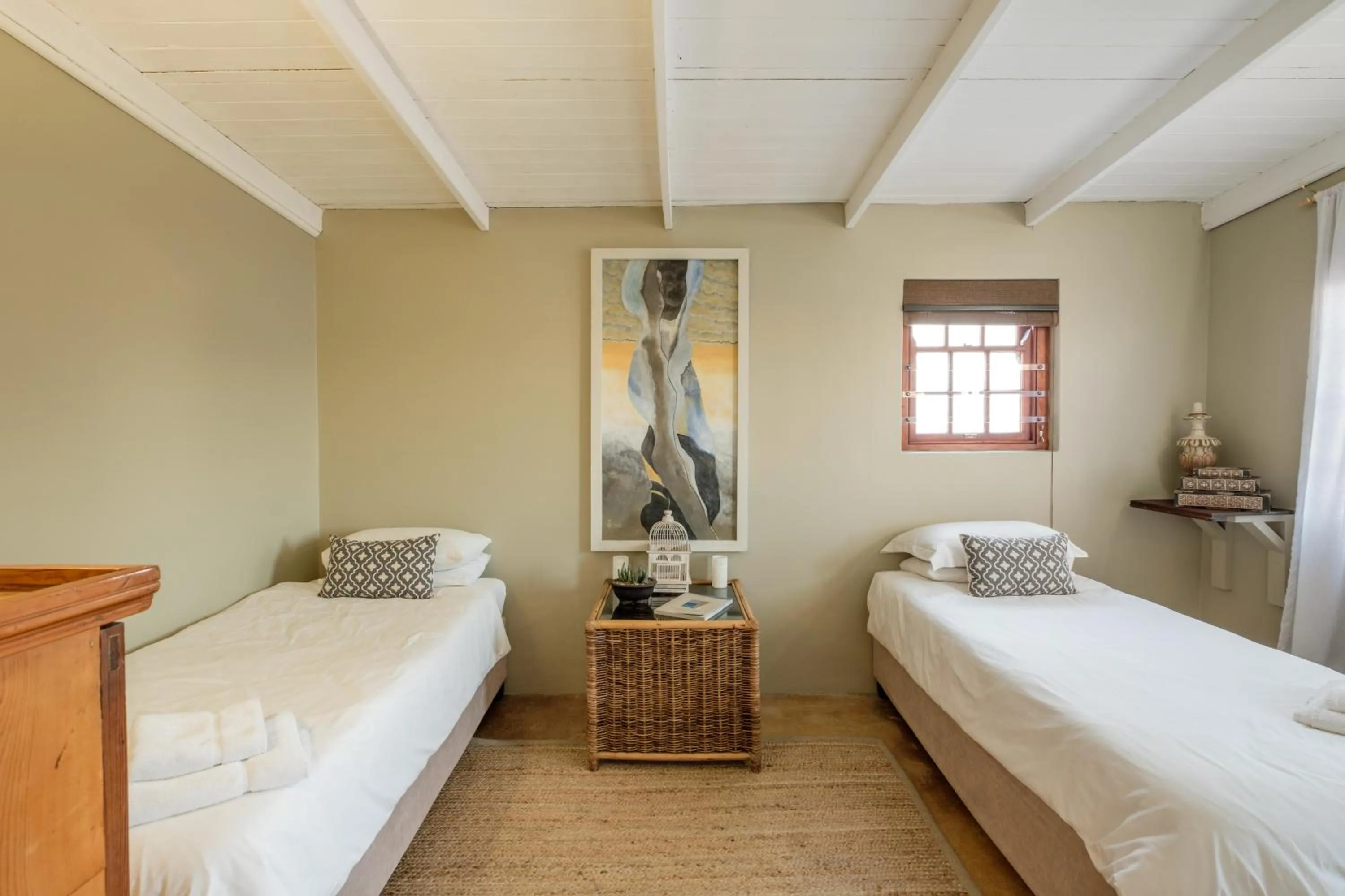 Photo of the whole room, Bed in Smugglers' BnB