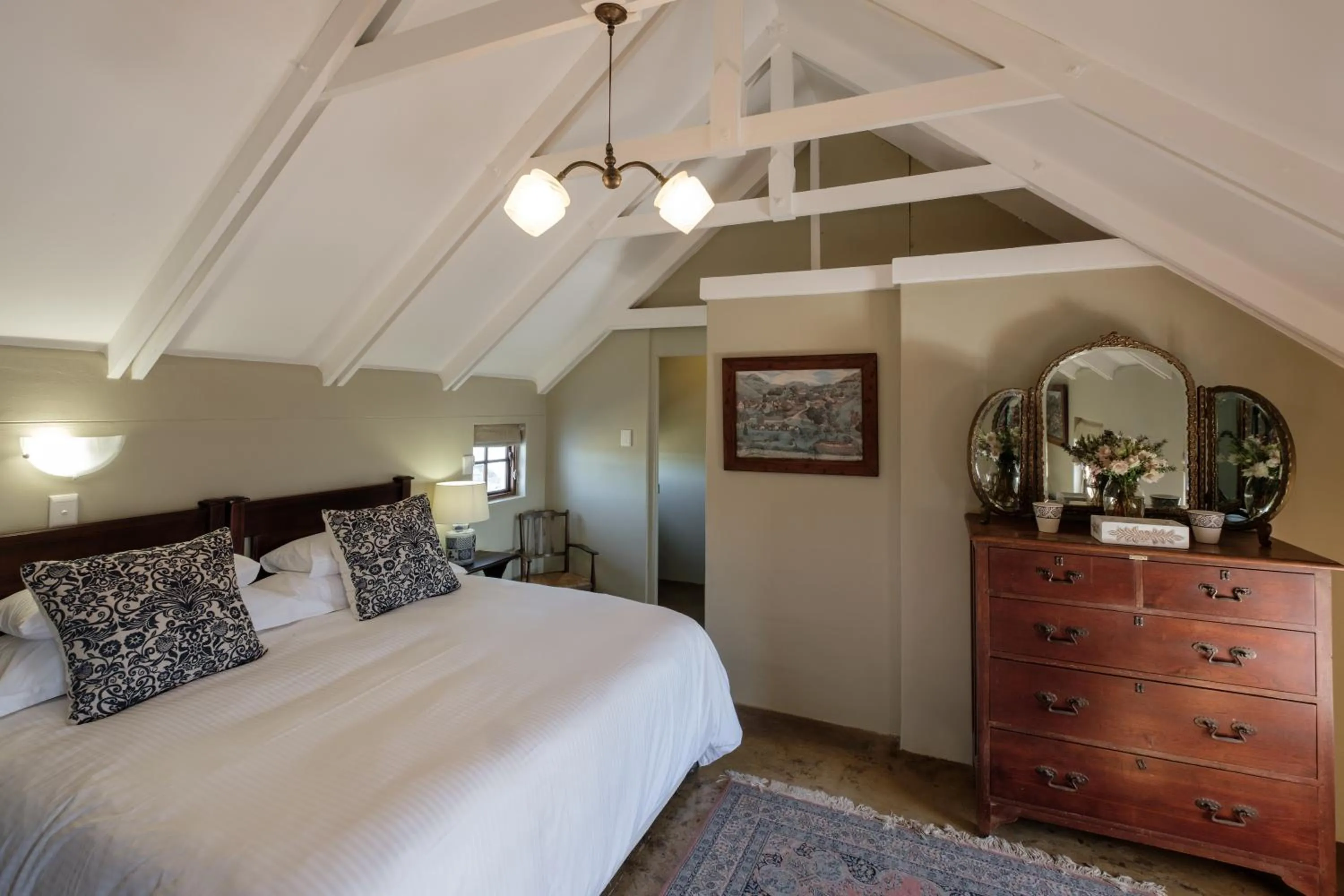 Photo of the whole room, Bed in Smugglers' BnB