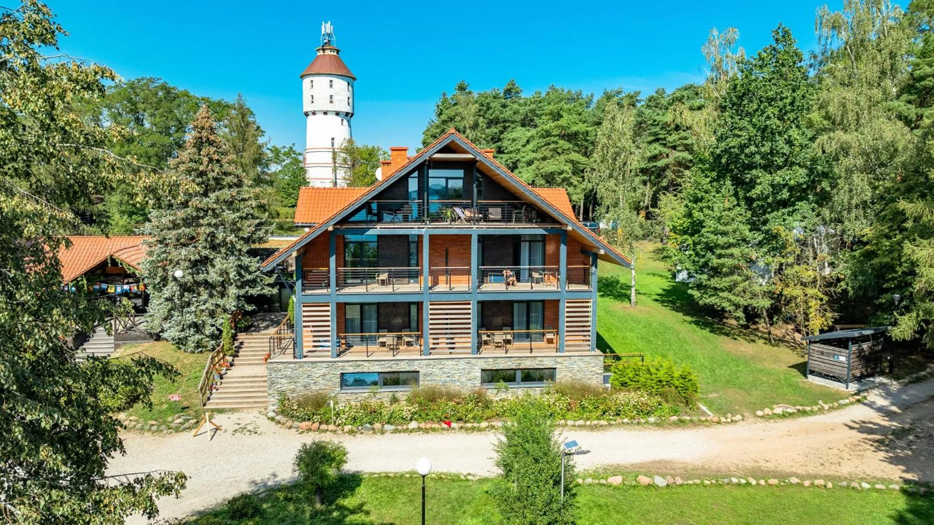 Property building in Róża Wiatrów