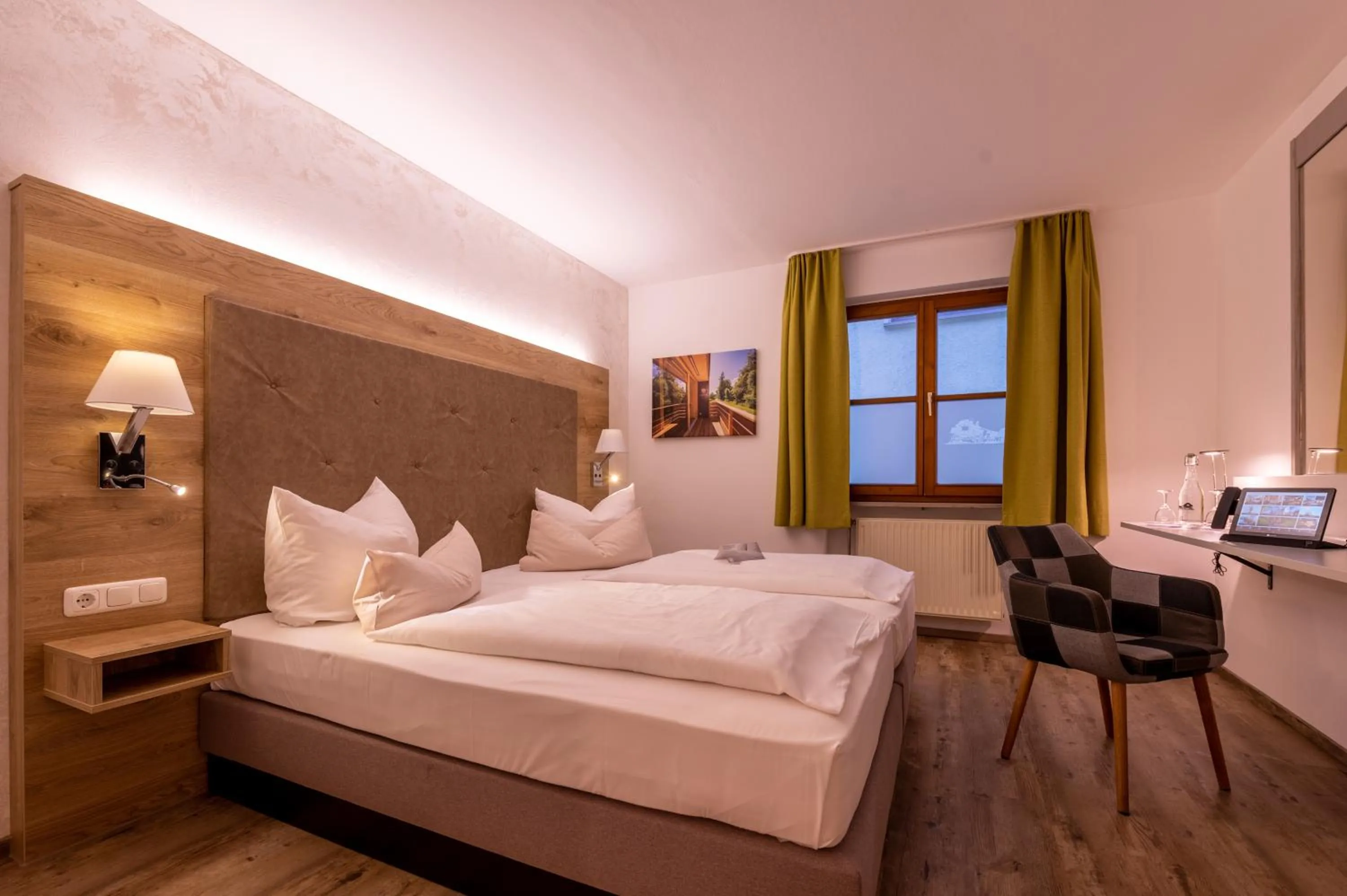 Bed in Zur Post Kümmersbruck Hotel & Tiny Houses