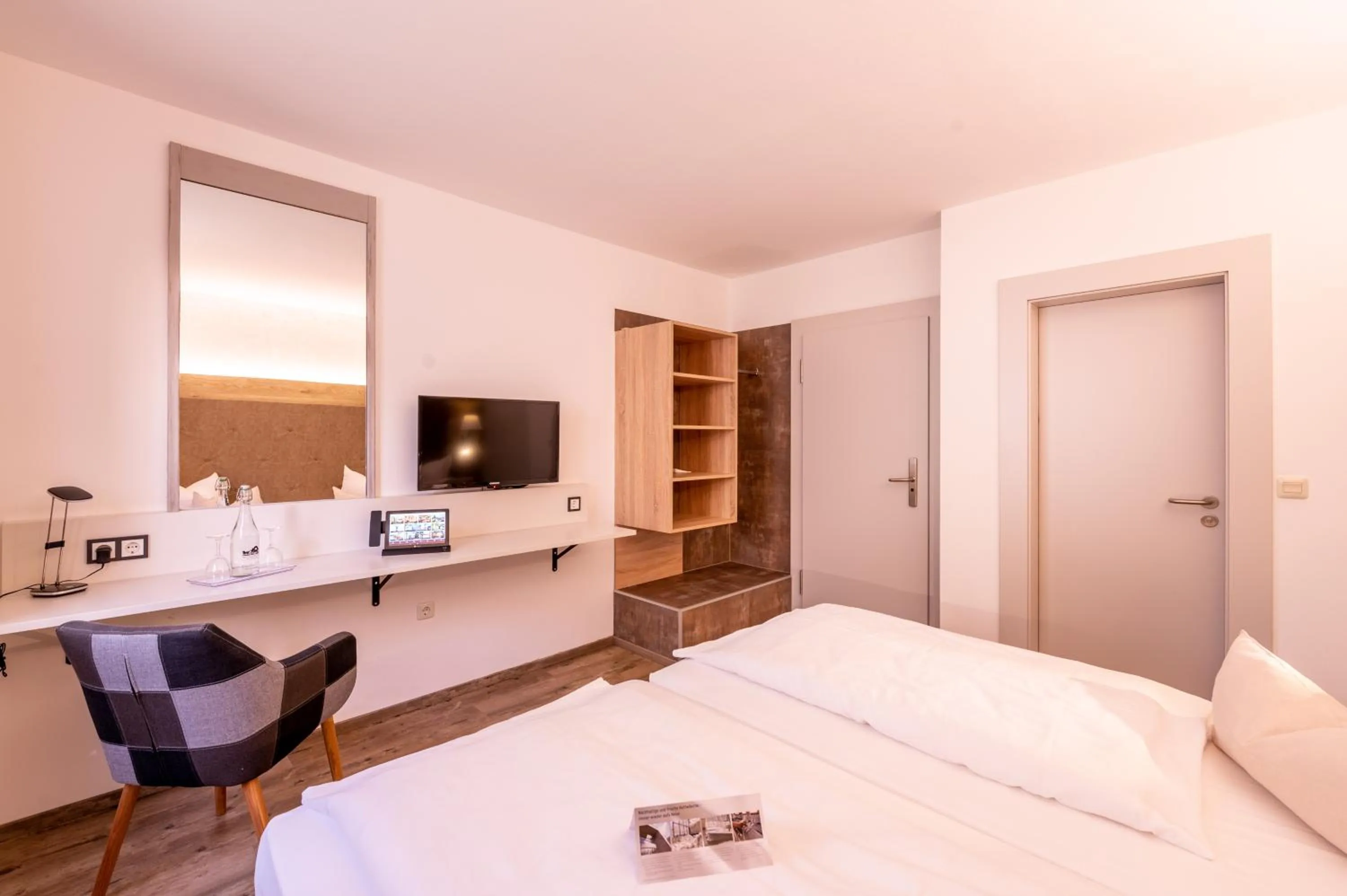 Bed in Zur Post Kümmersbruck Hotel & Tiny Houses