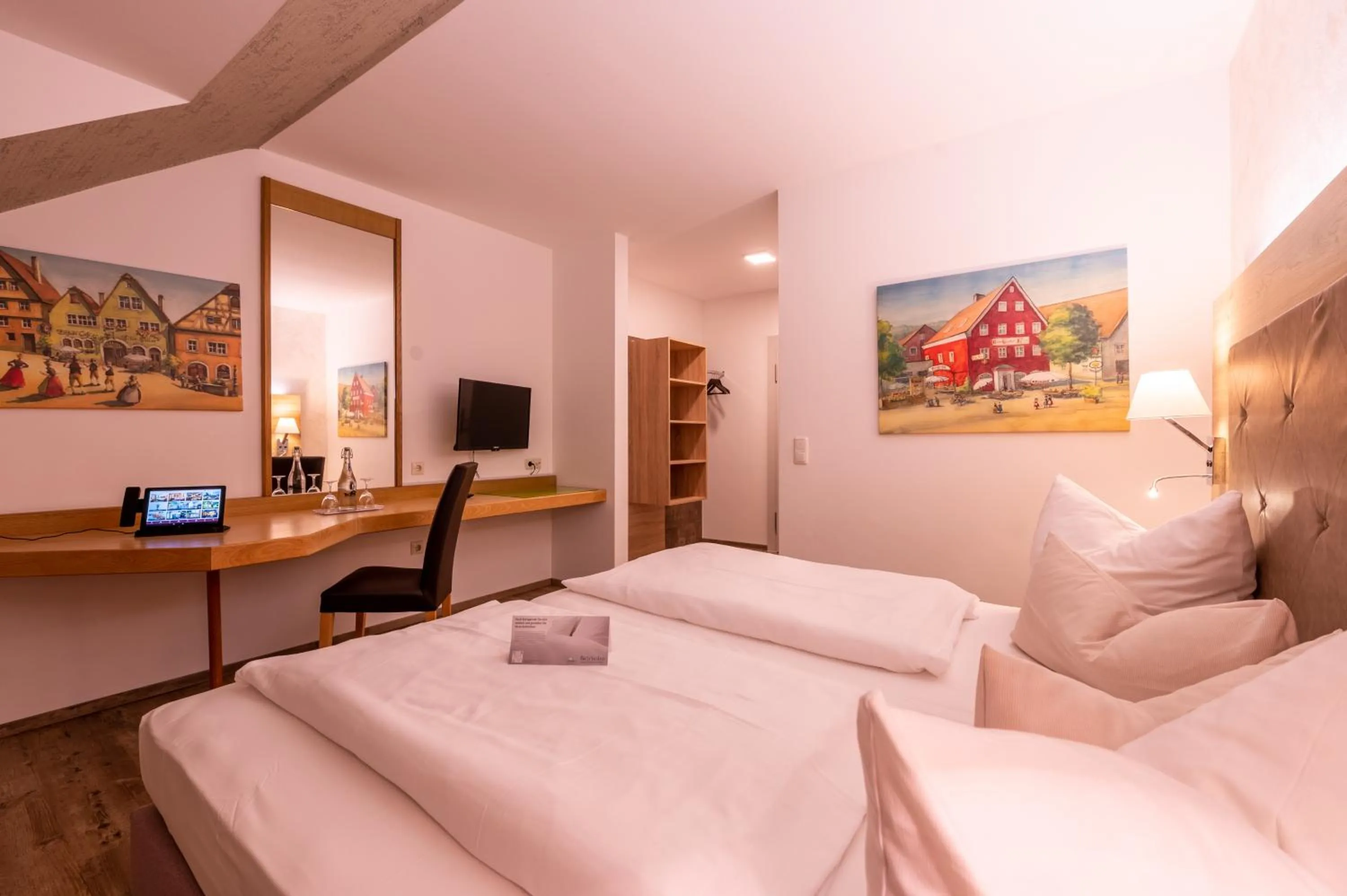 Bed in Zur Post Kümmersbruck Hotel & Tiny Houses