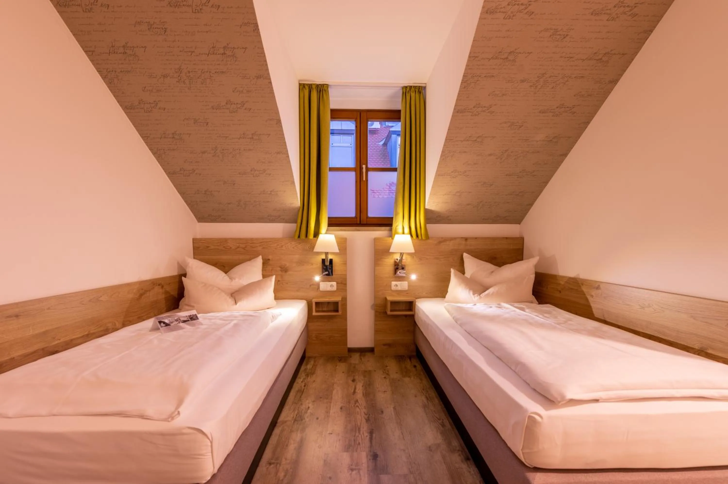 Bed in Zur Post Kümmersbruck Hotel & Tiny Houses