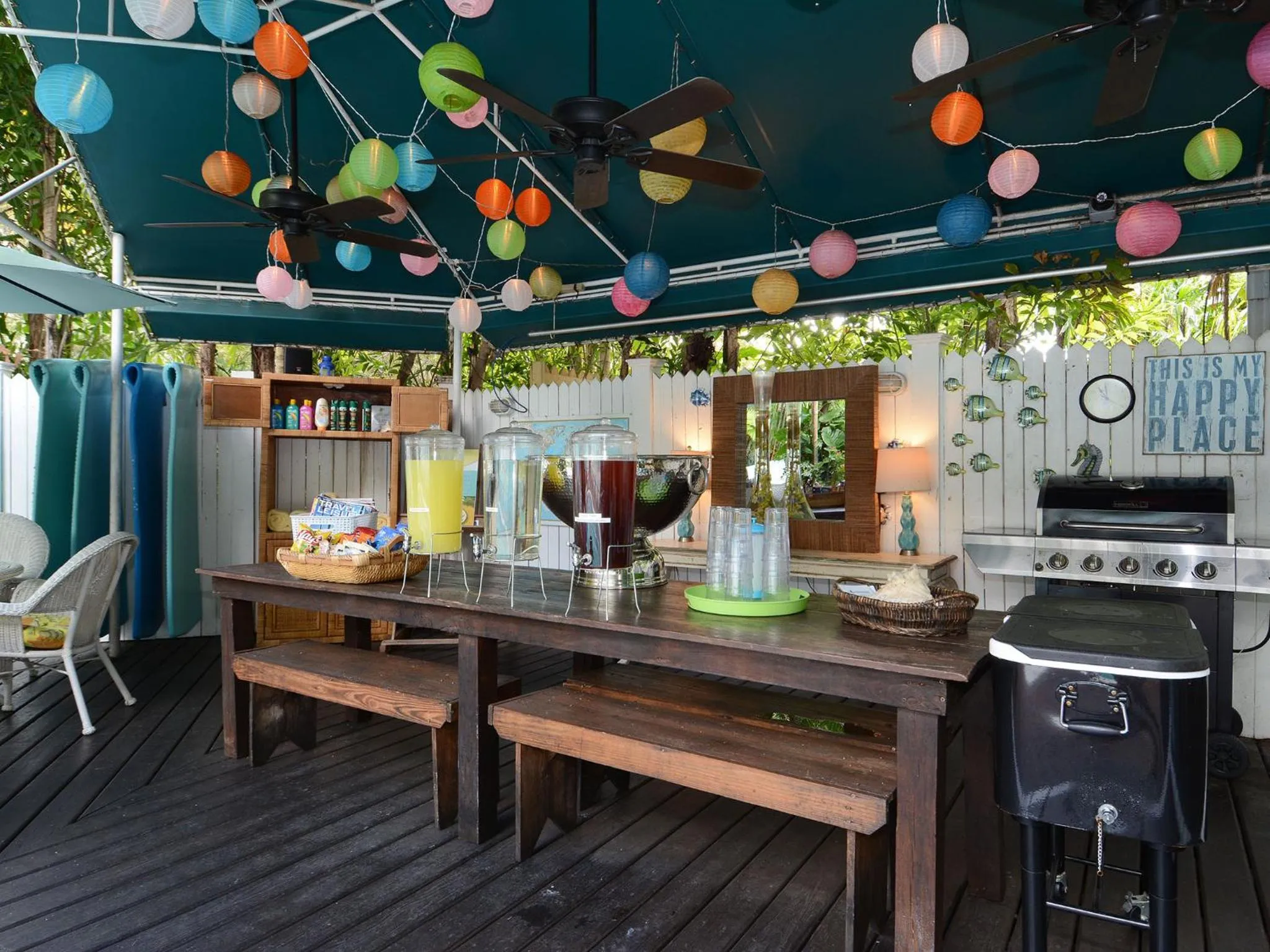 BBQ facilities in Pineapple Point Guesthouse & Resort - Gay Men's Resort