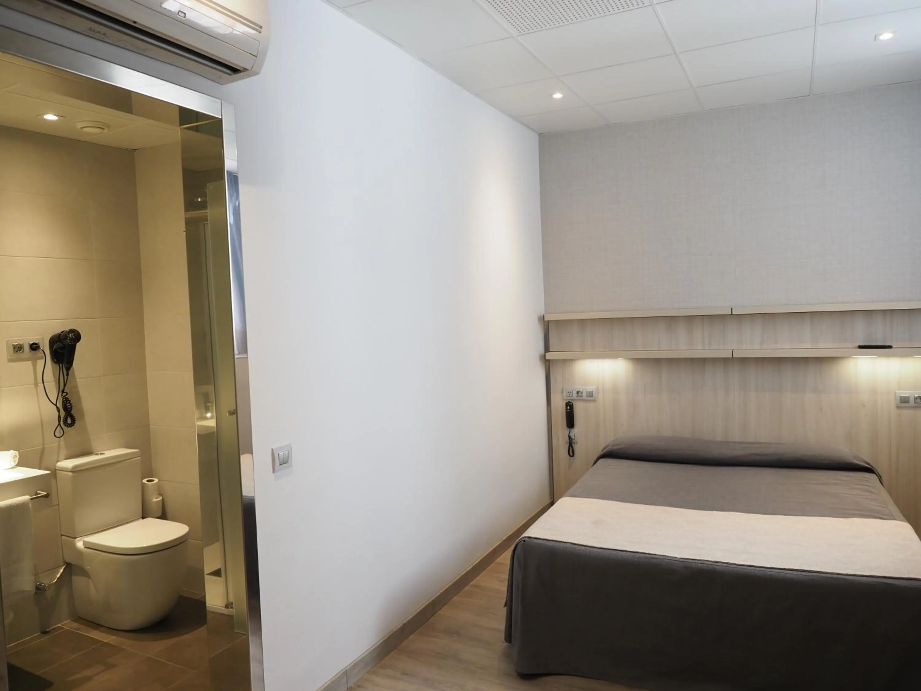 Bed in Hostal Benidorm