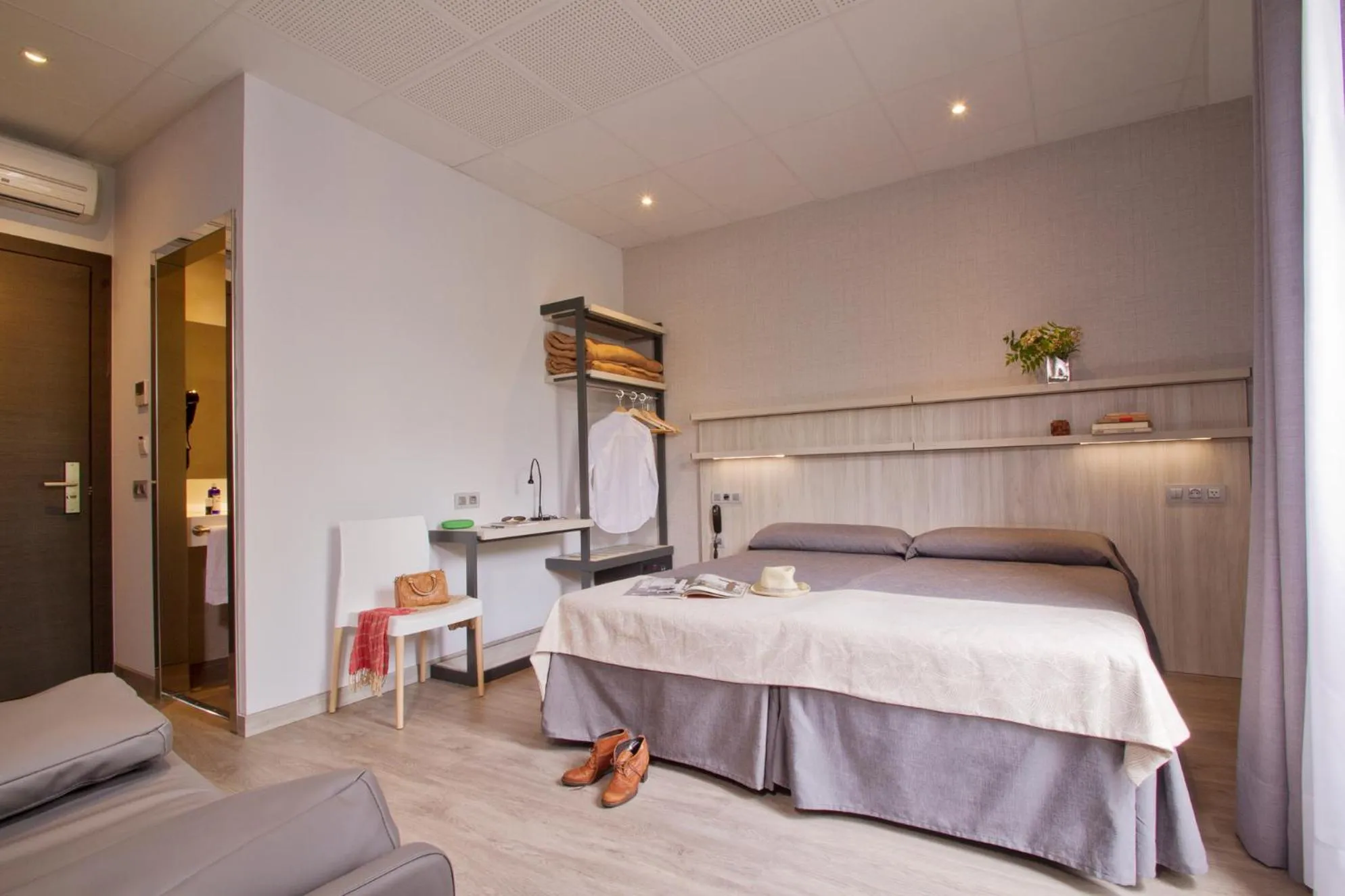 Photo of the whole room, Bed in Hostal Benidorm