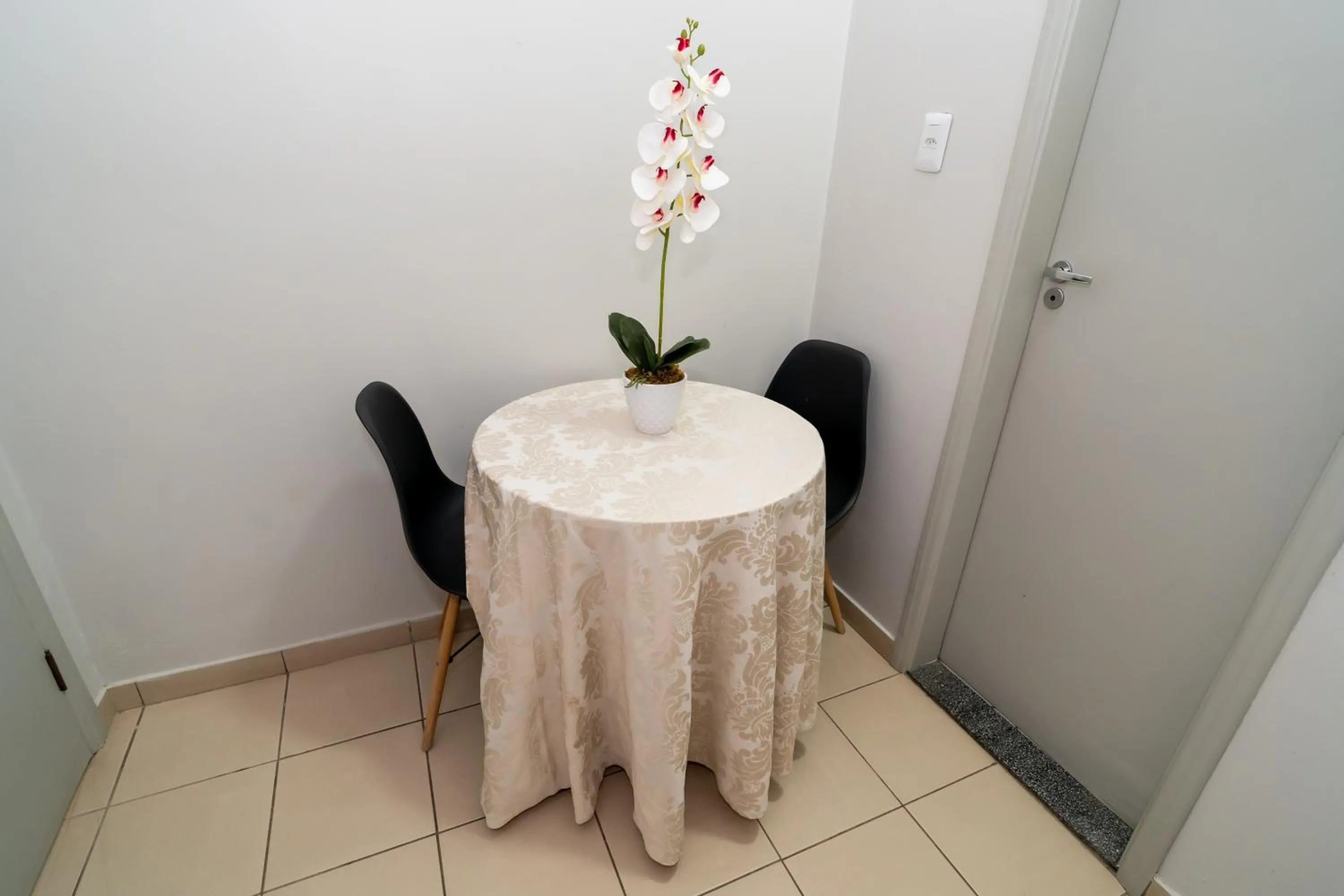 Photo of the whole room in Bandeirantes Hotel