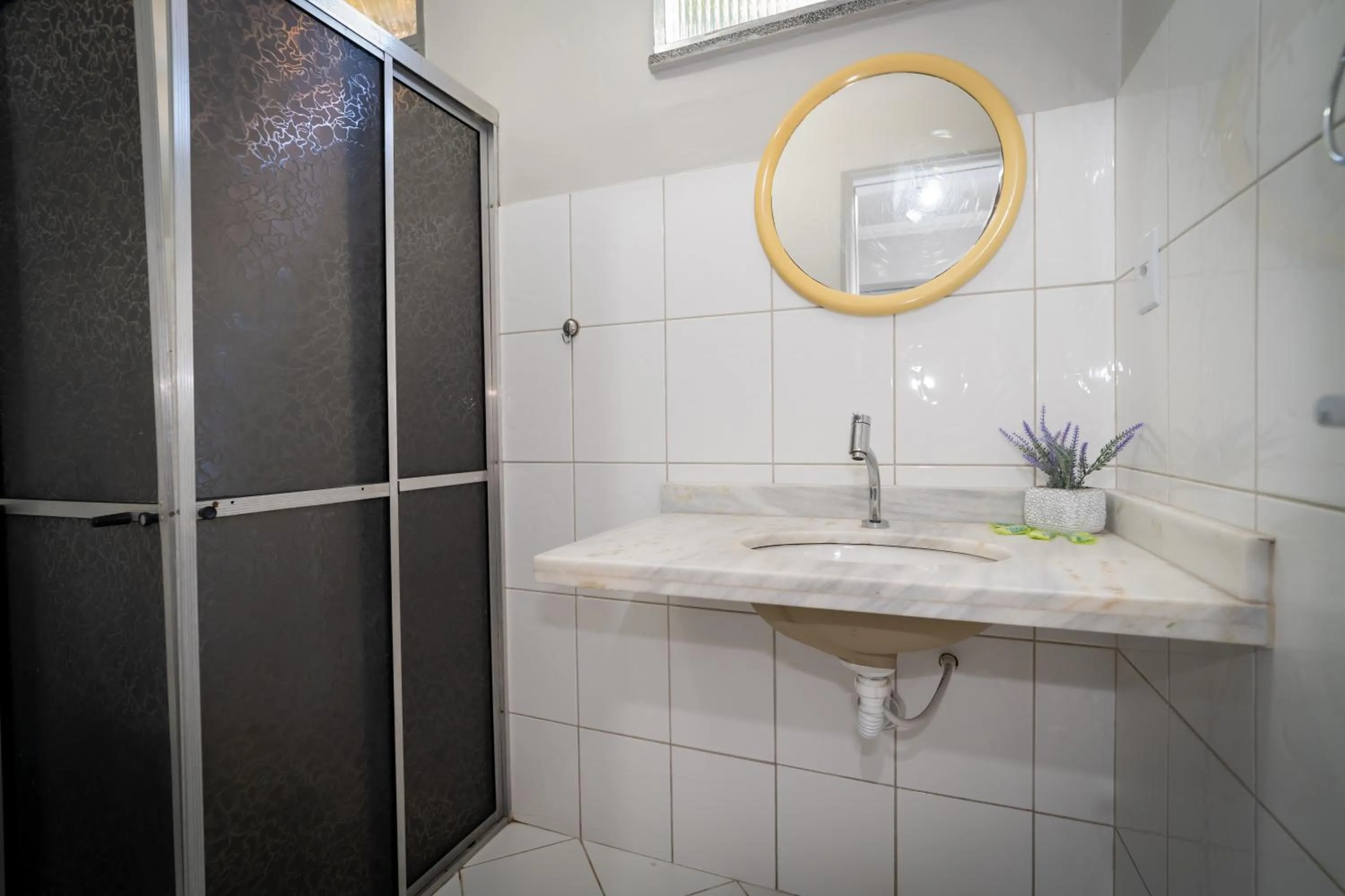 Shower in Bandeirantes Hotel