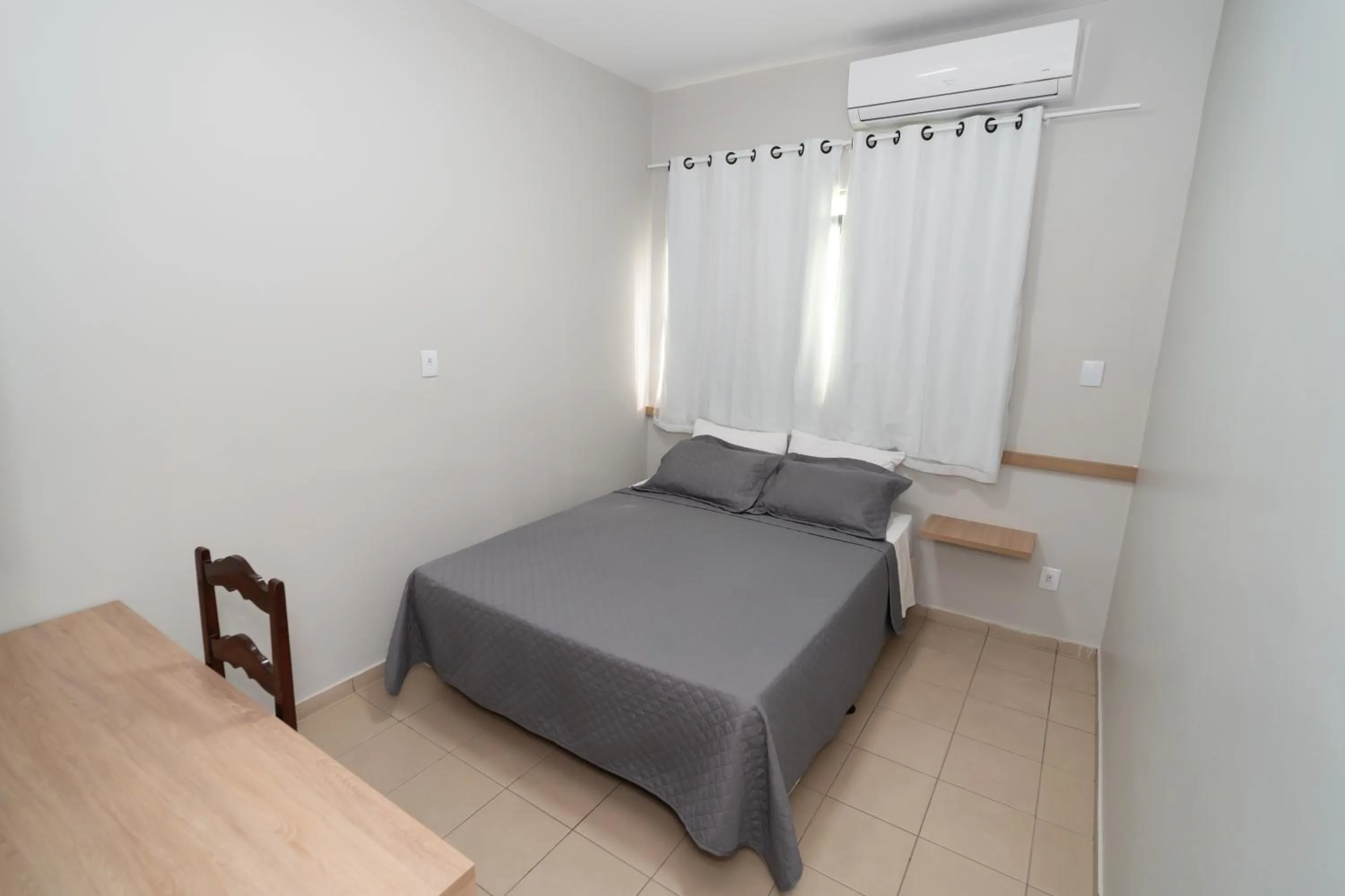 air conditioner, Bed in Bandeirantes Hotel